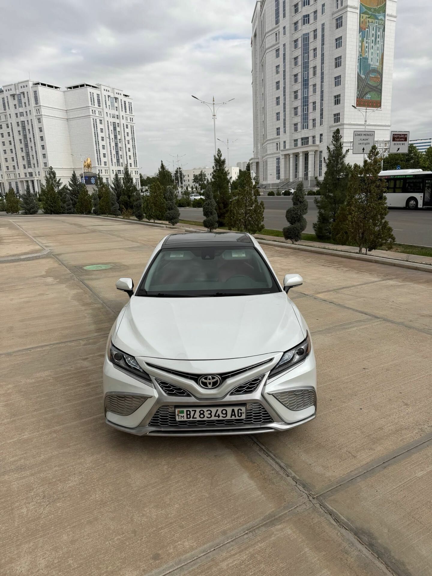 Toyota Camry 2023 - 430 000 TMT - 30 мкр - img 1