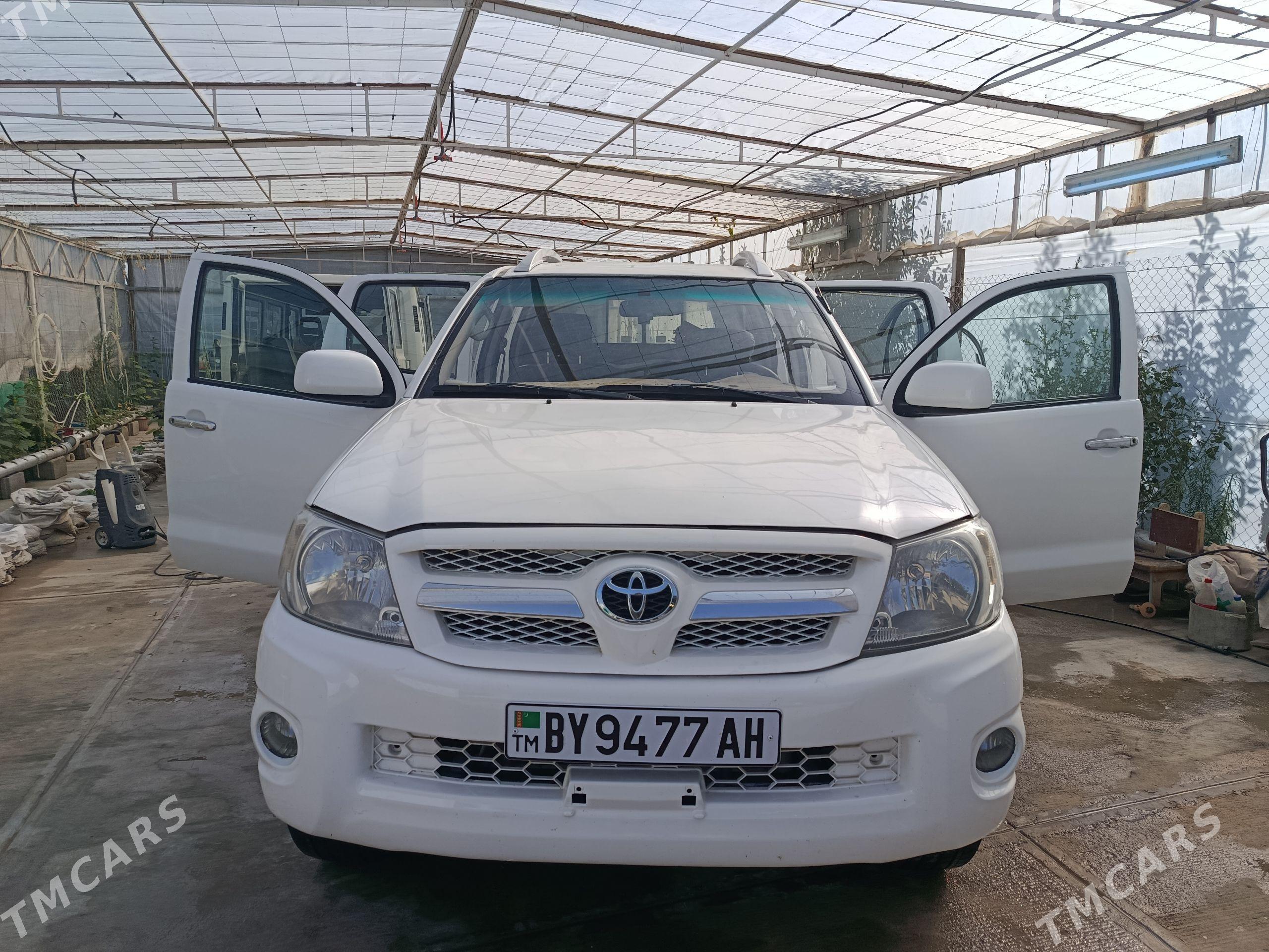 Toyota Hilux 2006 - 263 000 TMT - Гёкдепе - img 1