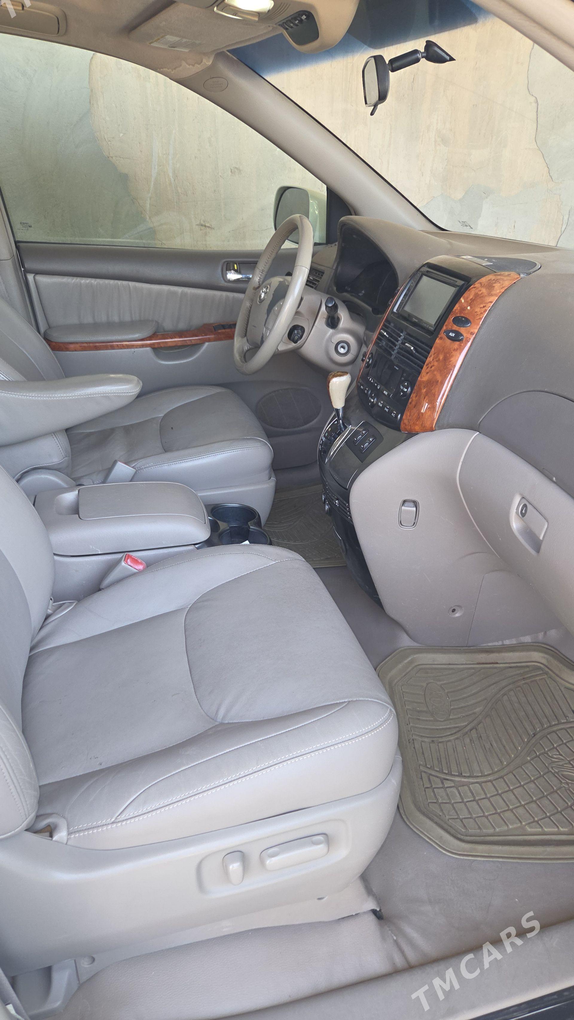 Toyota Sienna 2008 - 305 000 TMT - Дашогуз - img 1
