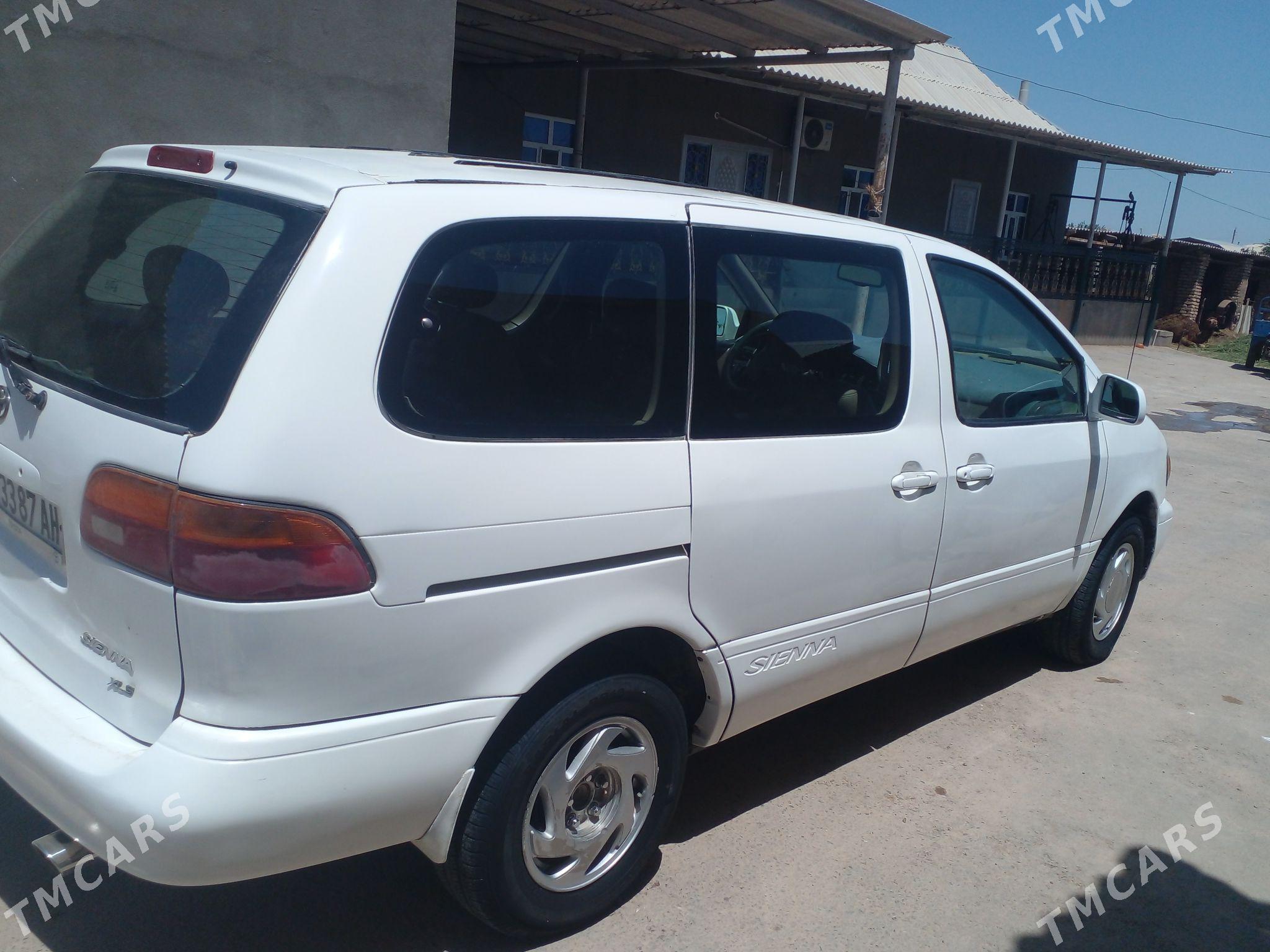 Toyota Sienna 1998 - 170 000 TMT - Теджен - img 1