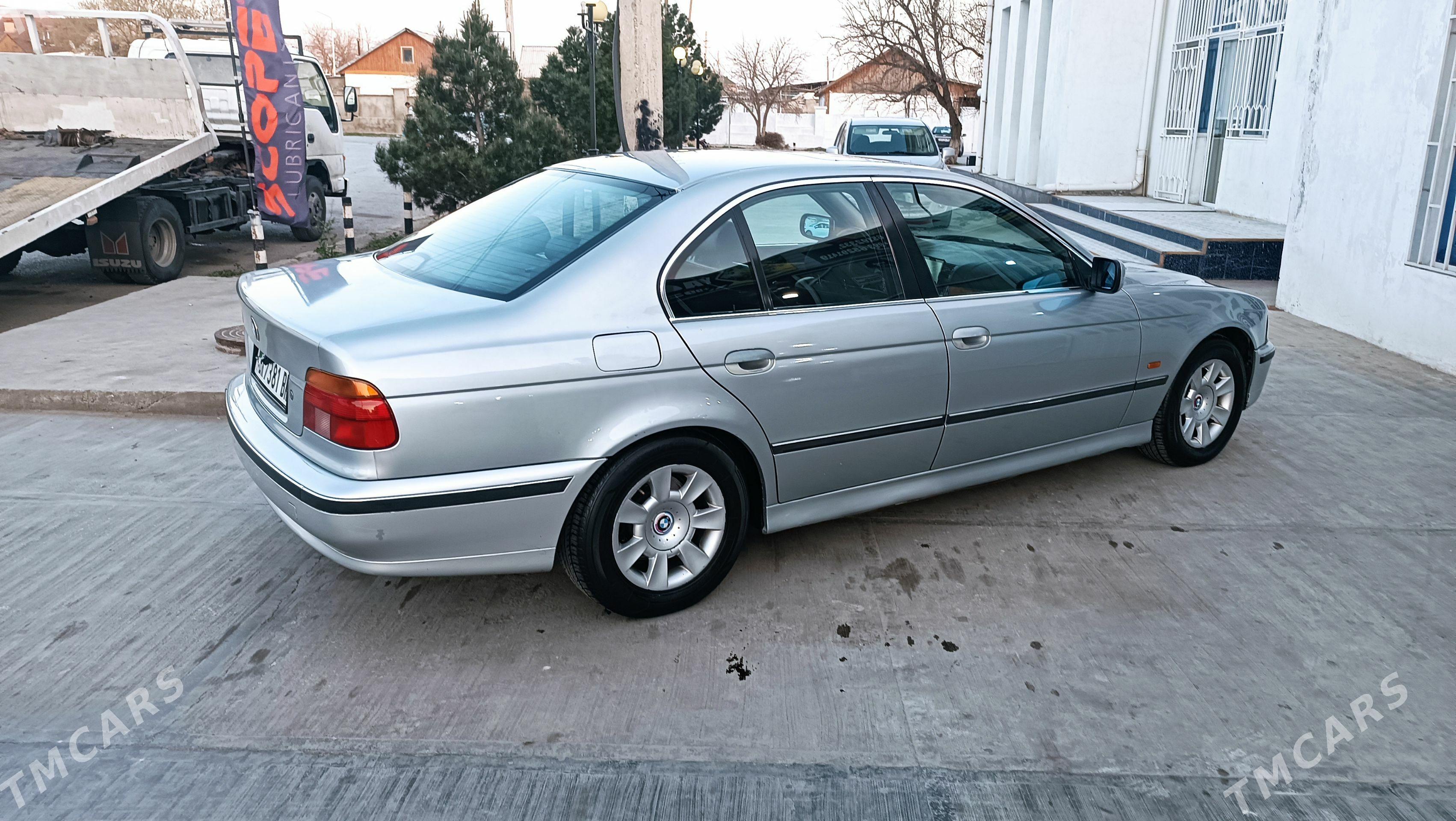 BMW E39 1996 - 105 000 TMT - Балканабат - img 1