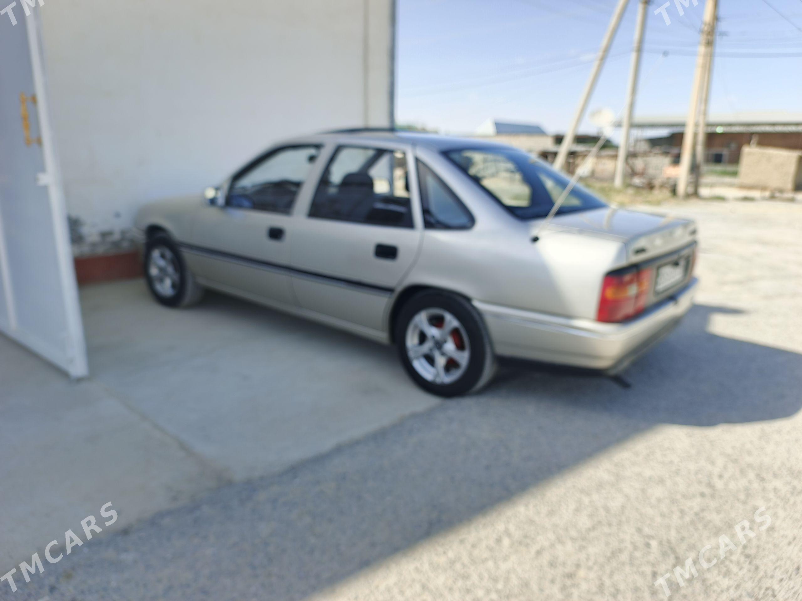 Opel Vectra 1990 - 50 000 TMT - Бахарден - img 1
