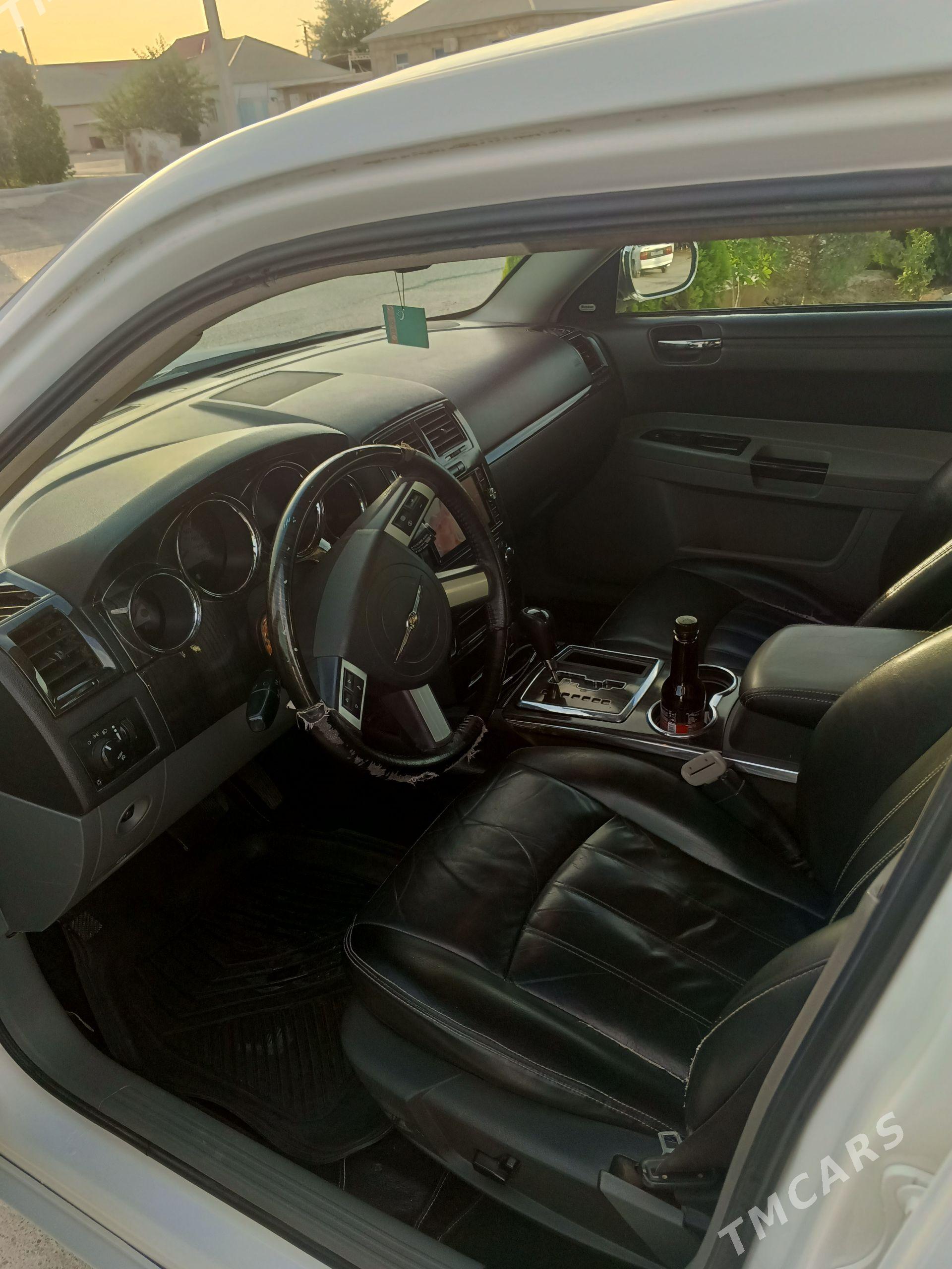 Chrysler 300 2005 - 130 000 TMT - Туркменгала - img 1