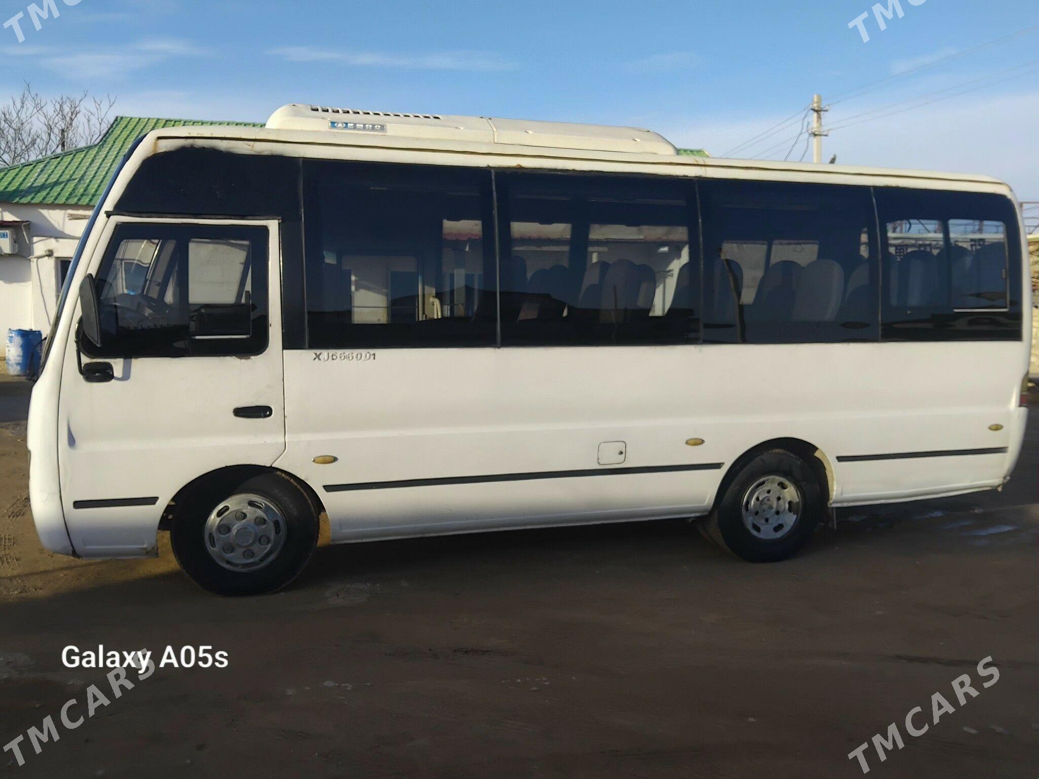 Toyota Coaster 2012 - 300 000 TMT - Туркменбаши - img 1