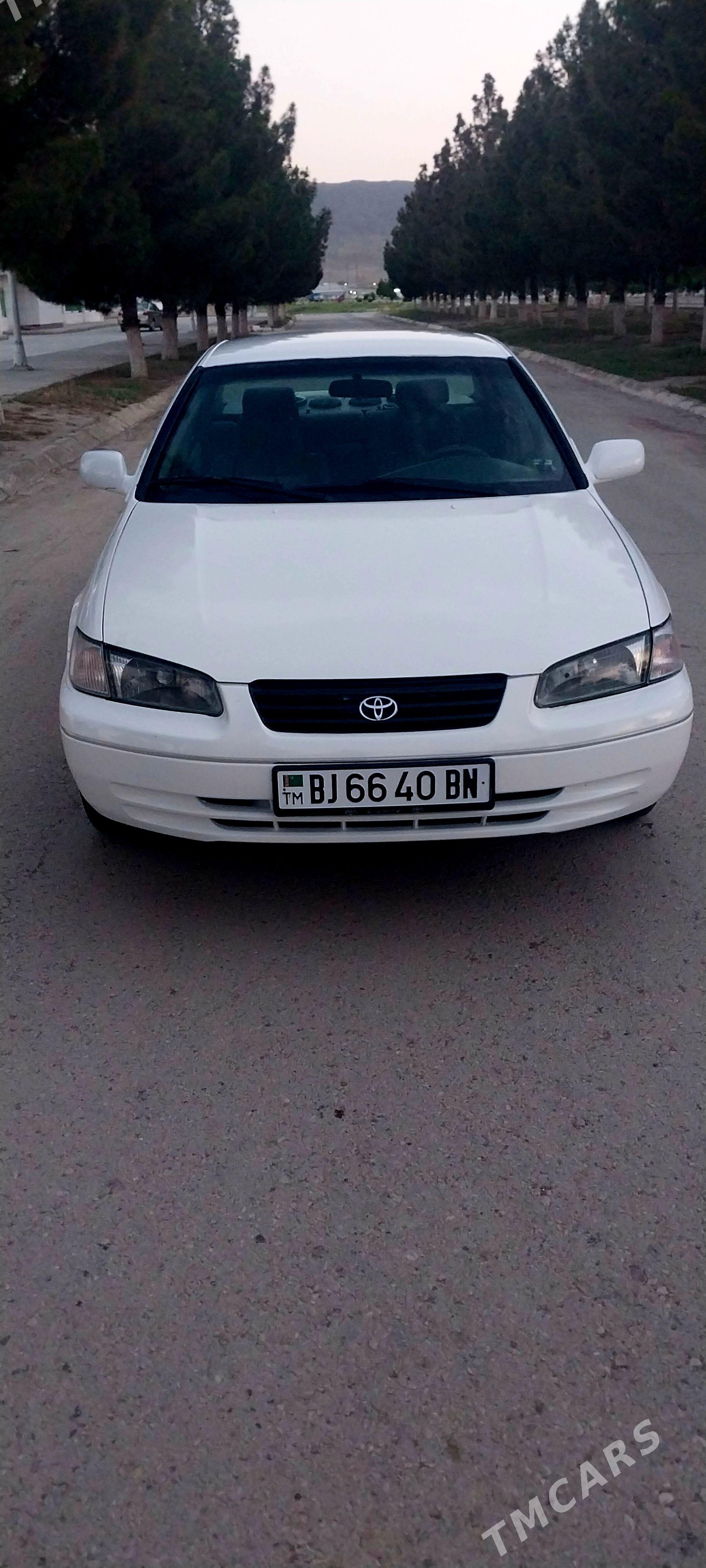 Toyota Camry 1999 - 140 000 TMT - Берекет - img 1