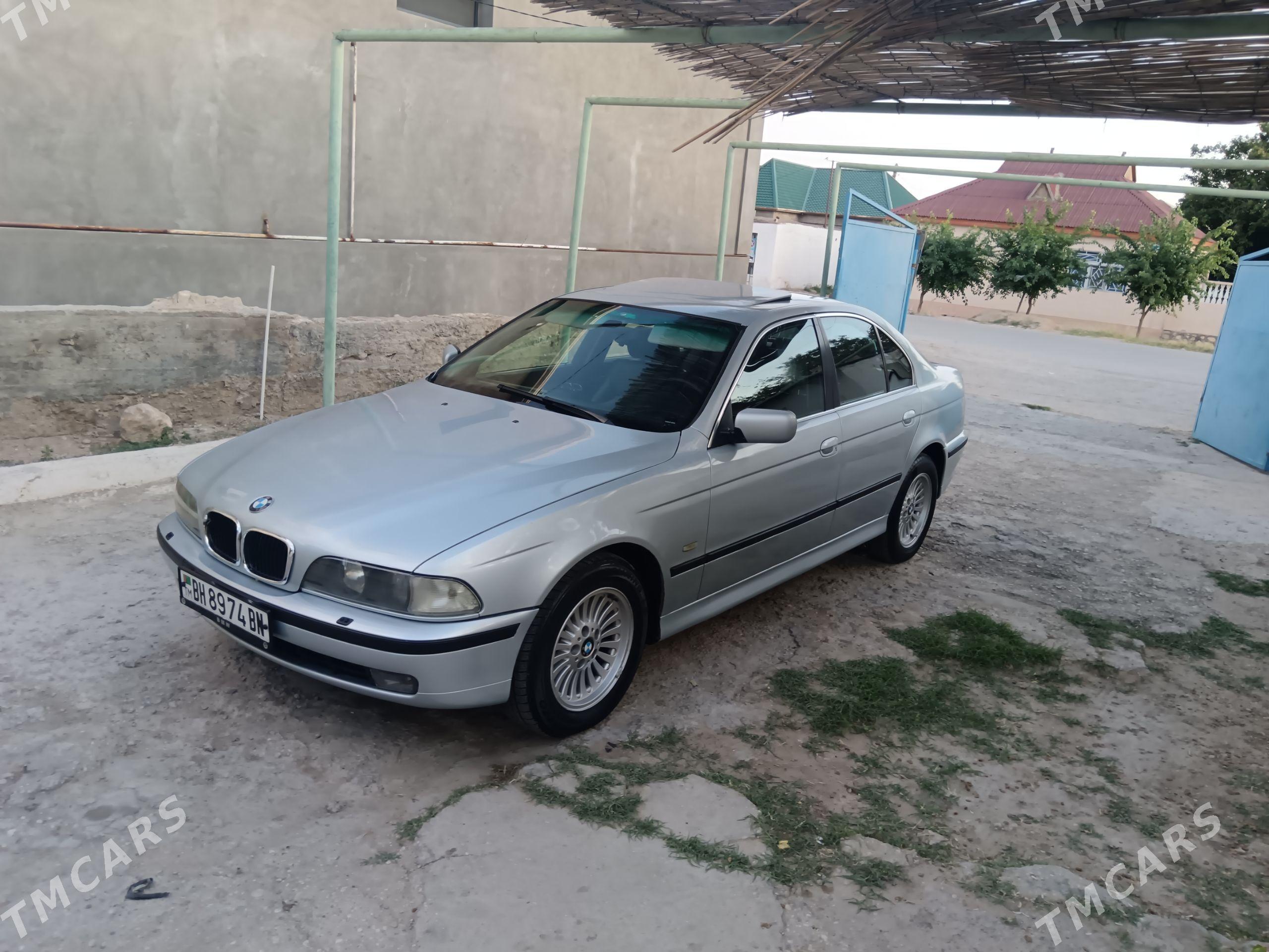 BMW E39 1997 - 115 000 TMT - Балканабат - img 1