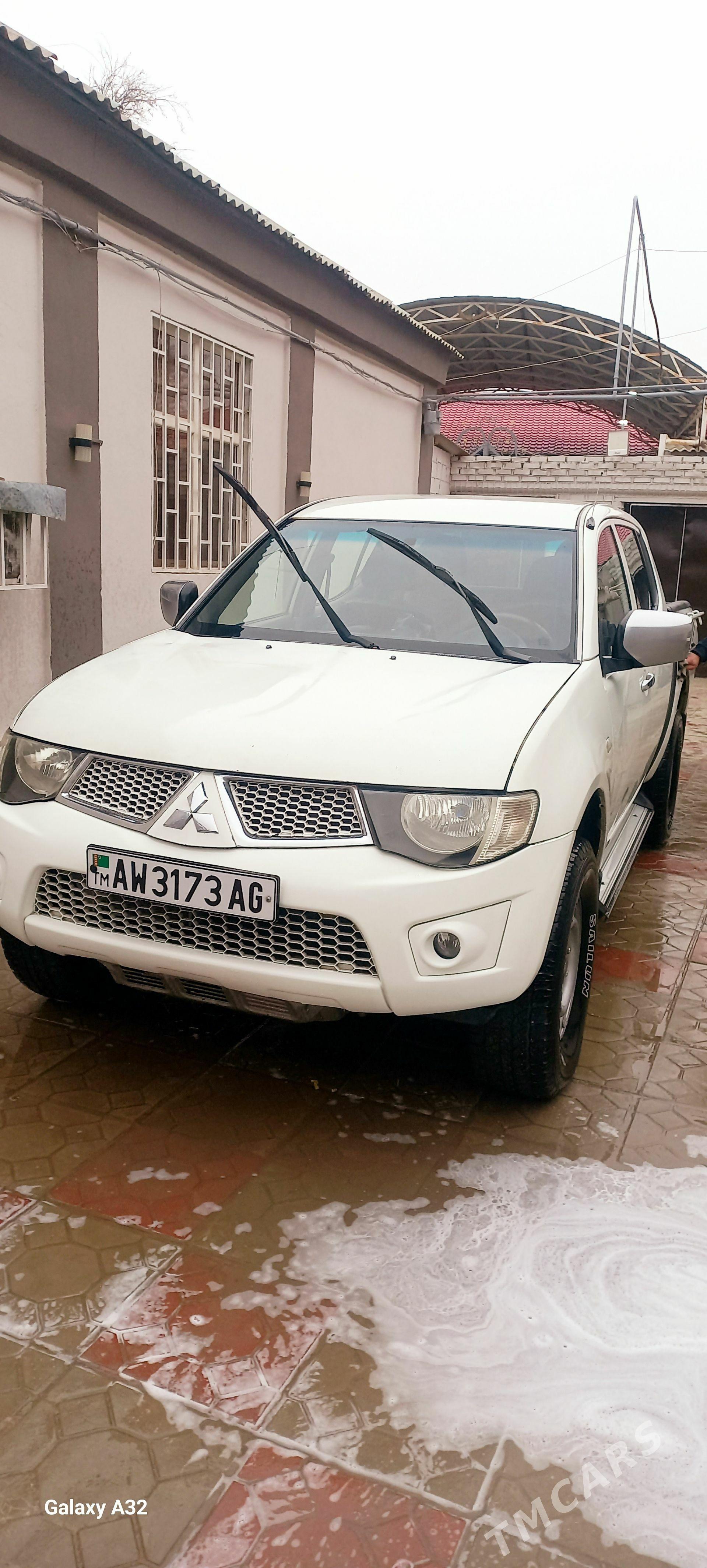 Mitsubishi L200 2012 - 180 000 TMT - Район ст. Аэропорта, ул. Гагарина - img 1