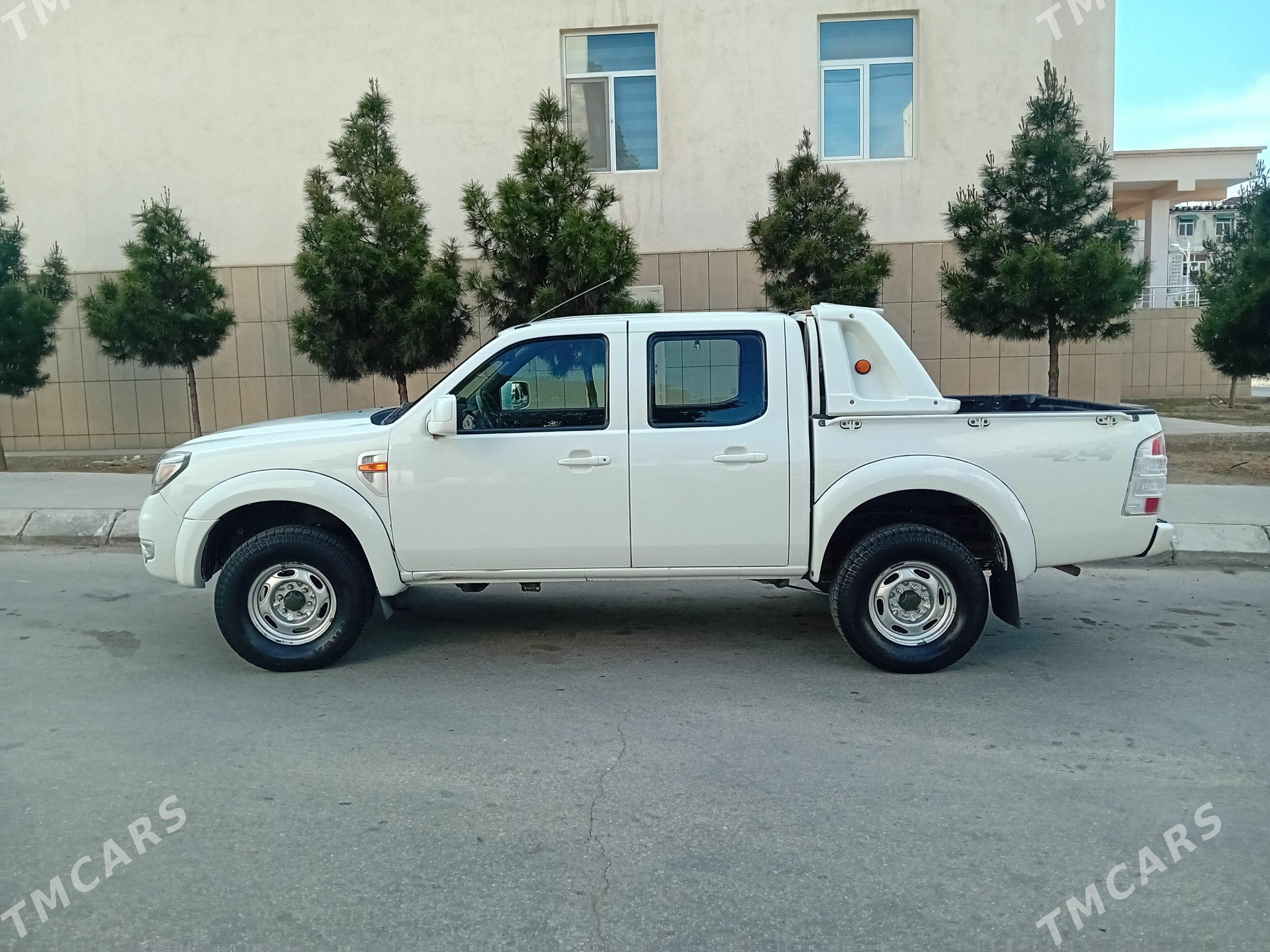 Toyota Hilux 2010 - 180 000 TMT - Туркменбаши - img 1