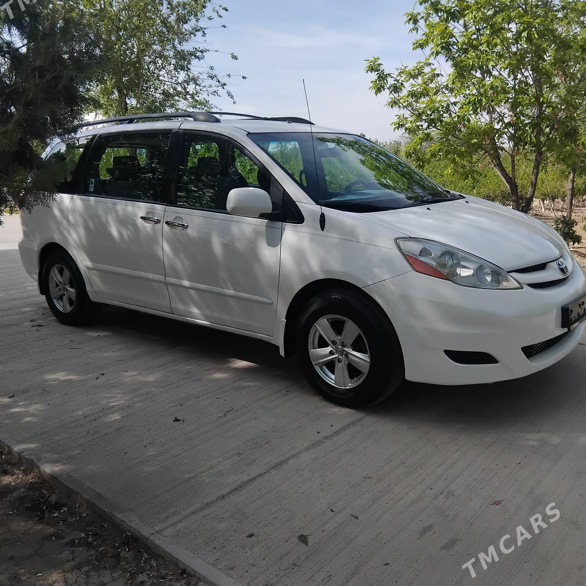 Toyota Sienna 2008 - 260 000 TMT - Дашогуз - img 1