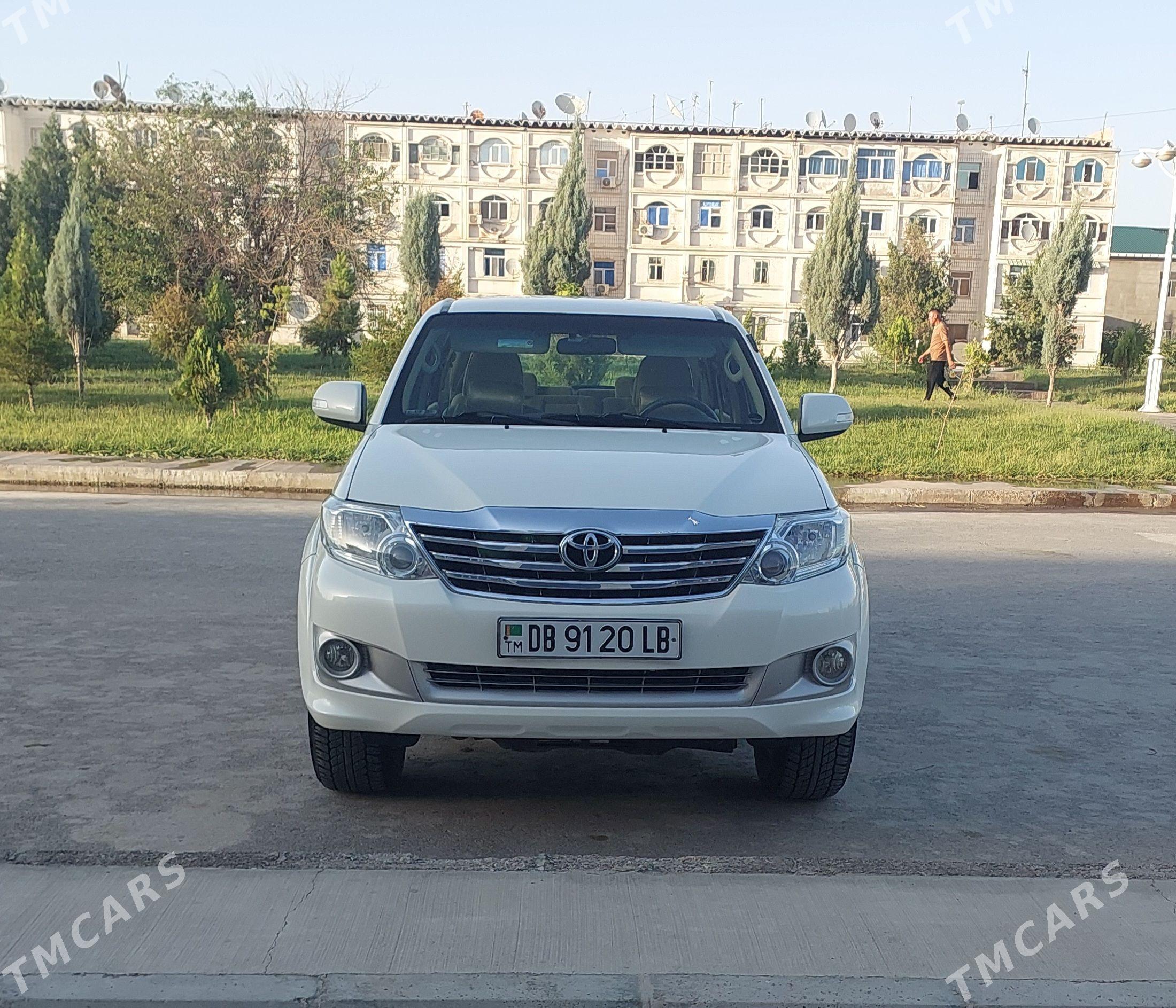 Toyota Fortuner 2014 - 380 000 TMT - Керки - img 1