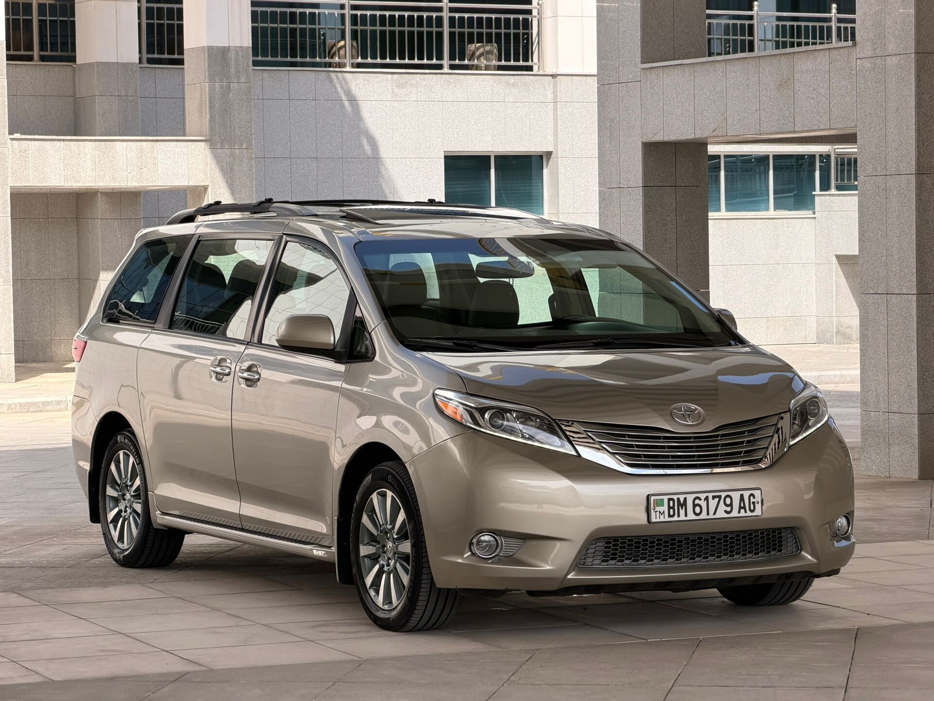 Toyota Sienna 2017 - 445 000 TMT - Ашхабад - img 1