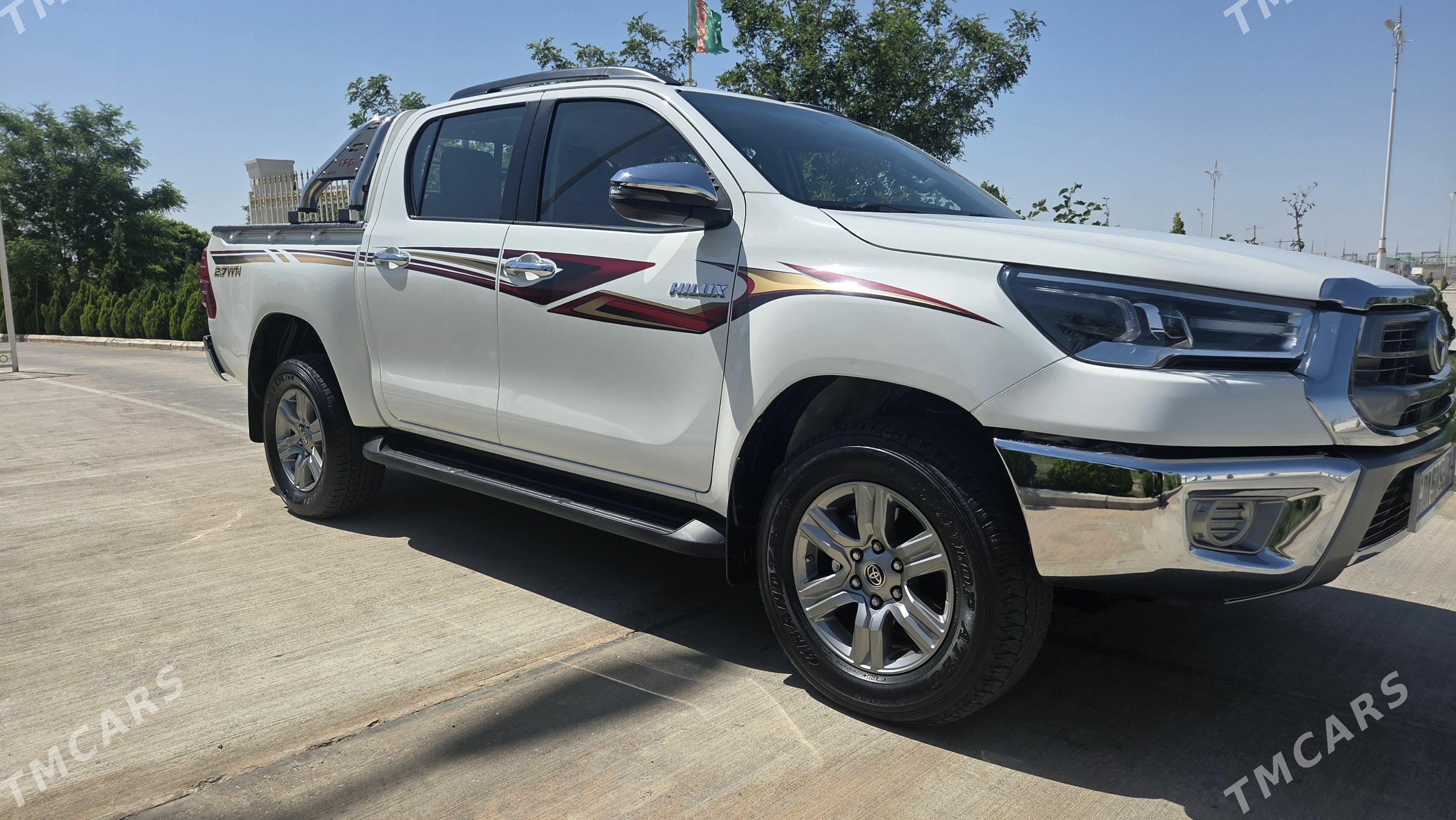 Toyota Hilux 2022 - 640 000 TMT - Балканабат - img 1