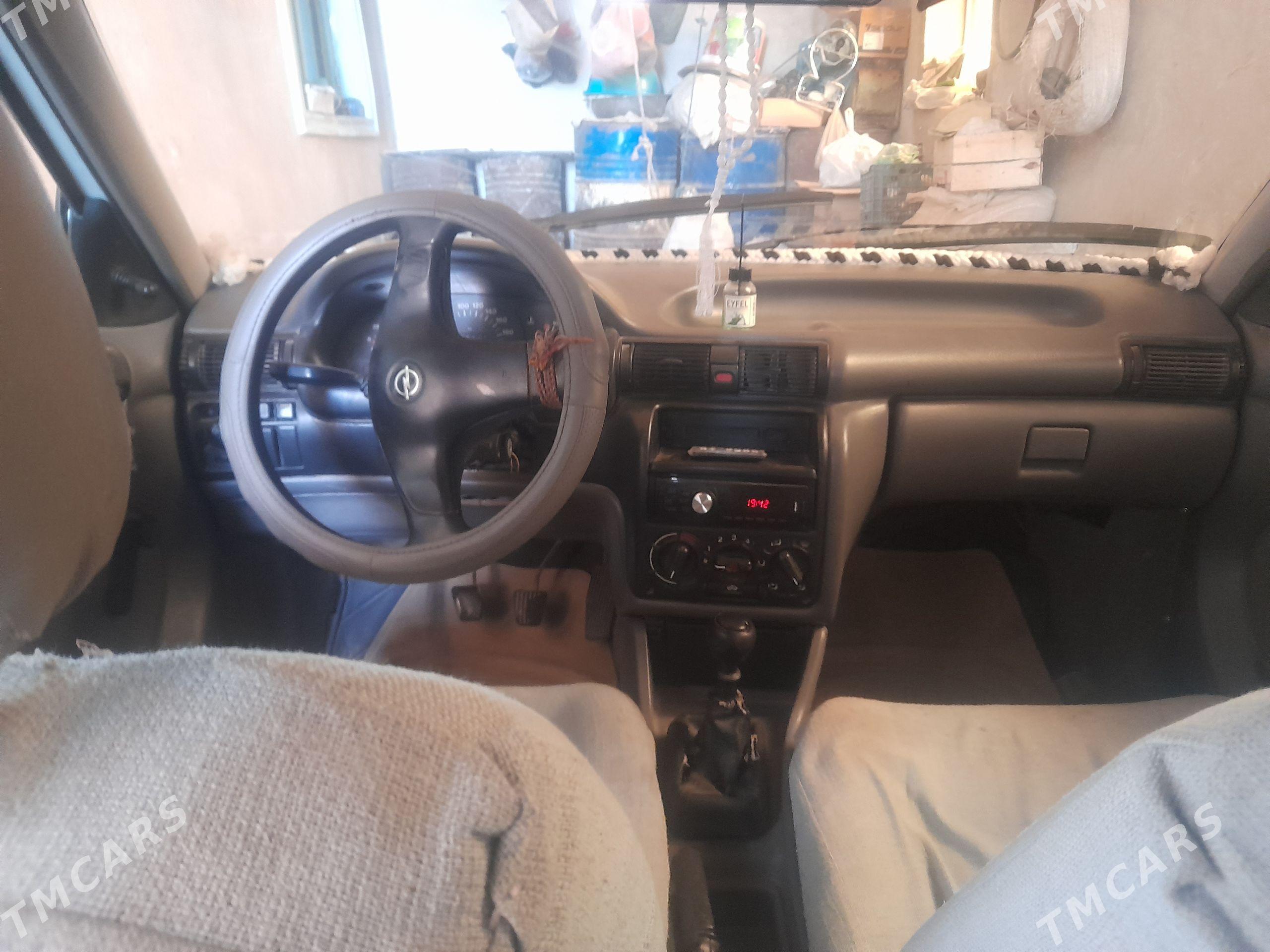 Opel Astra 1995 - 50 000 TMT - Гурбансолтан Едже - img 1