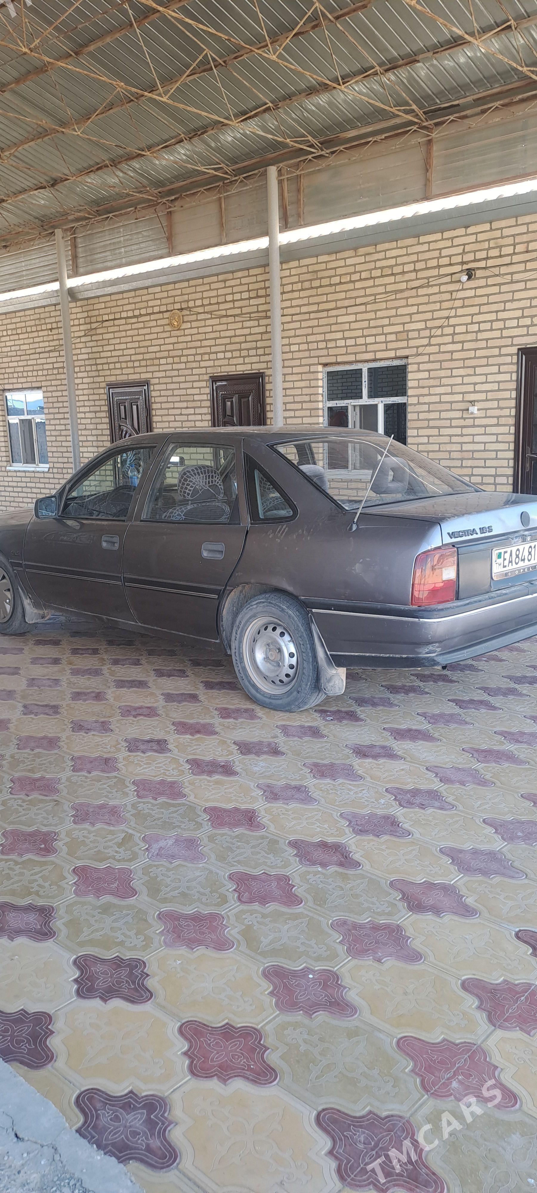 Opel Vectra 1989 - 40 000 TMT - Мургап - img 1