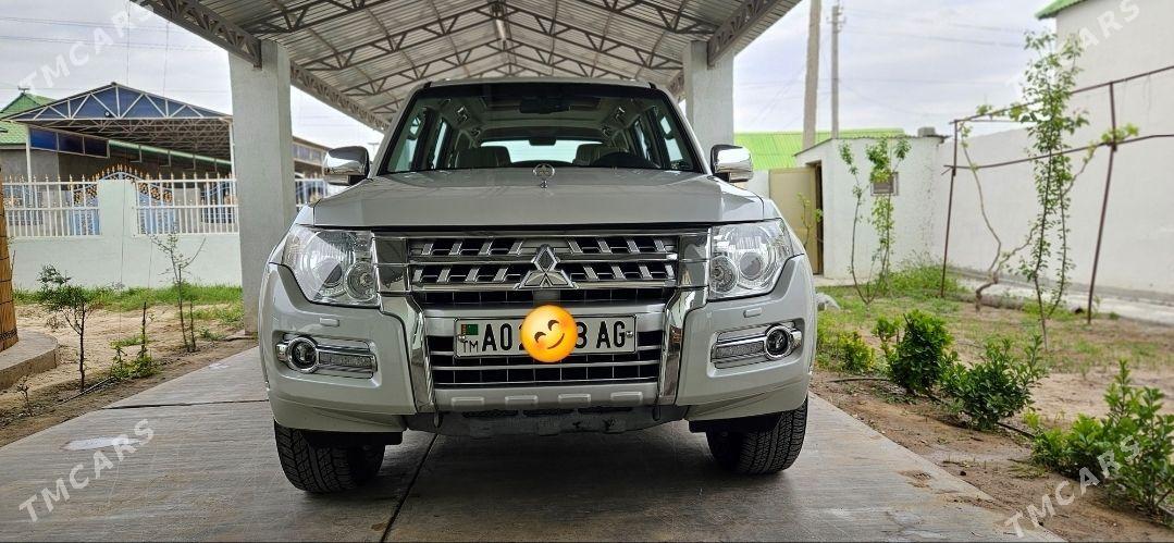 Mitsubishi Pajero 2015 - 345 000 TMT - Кипджак - img 1