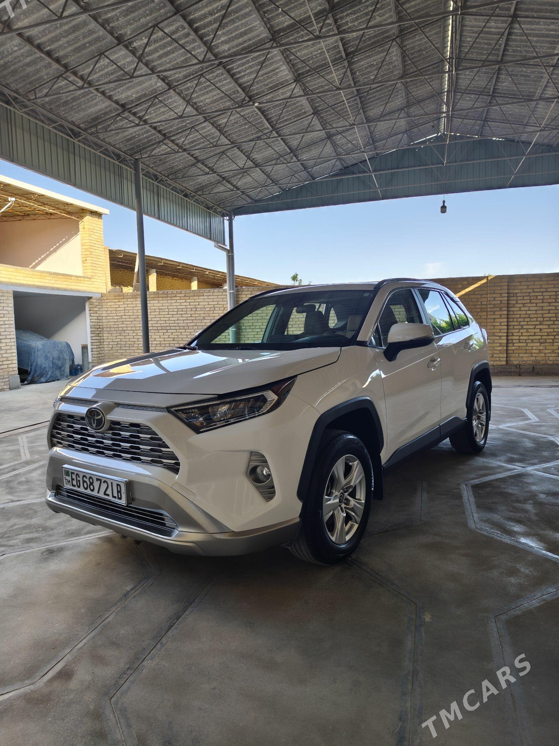 Toyota RAV4 2022 - 450 000 TMT - Saýat - img 1