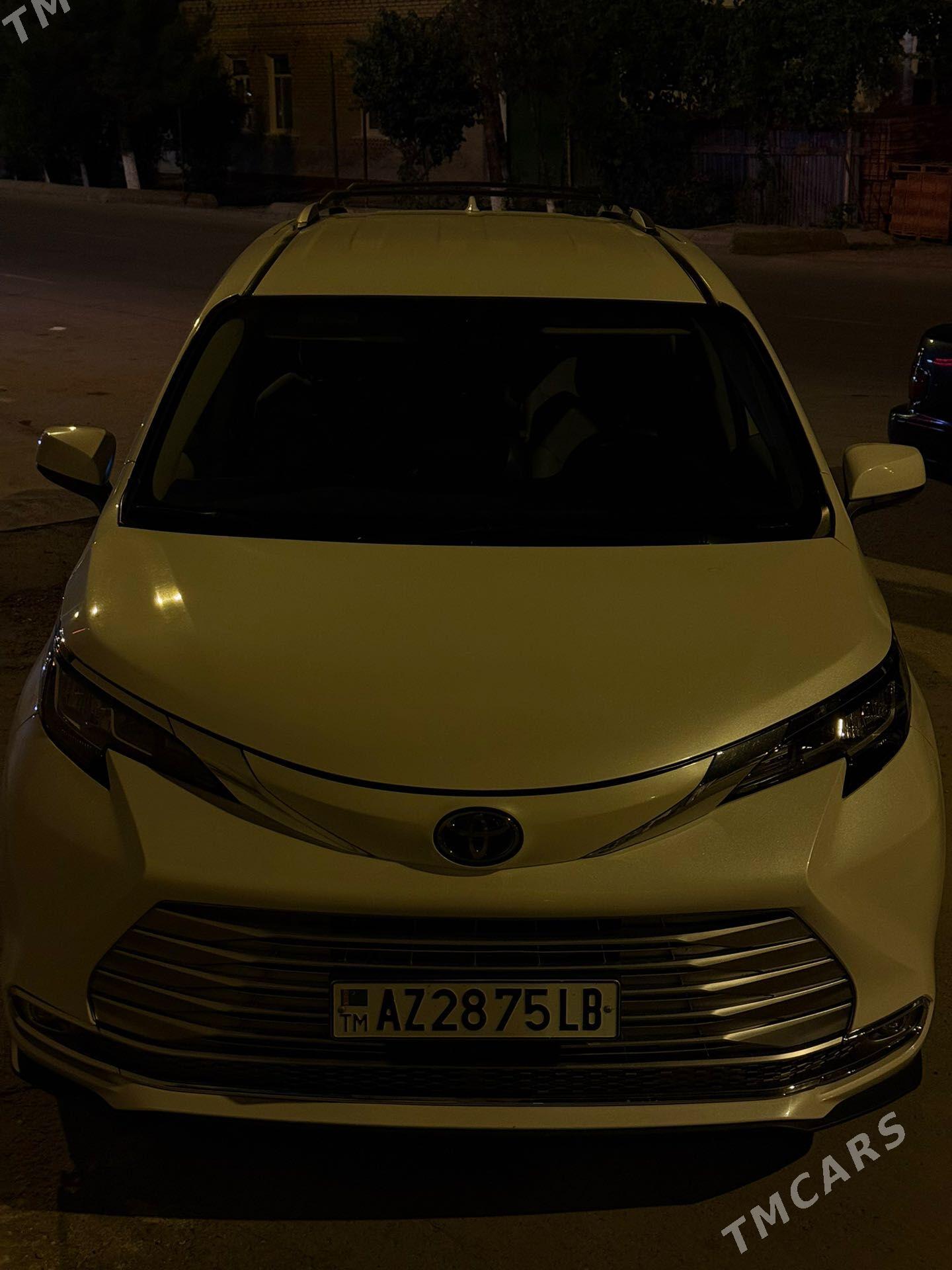 Toyota Sienna 2021 - 460 000 TMT - Туркменабат - img 1