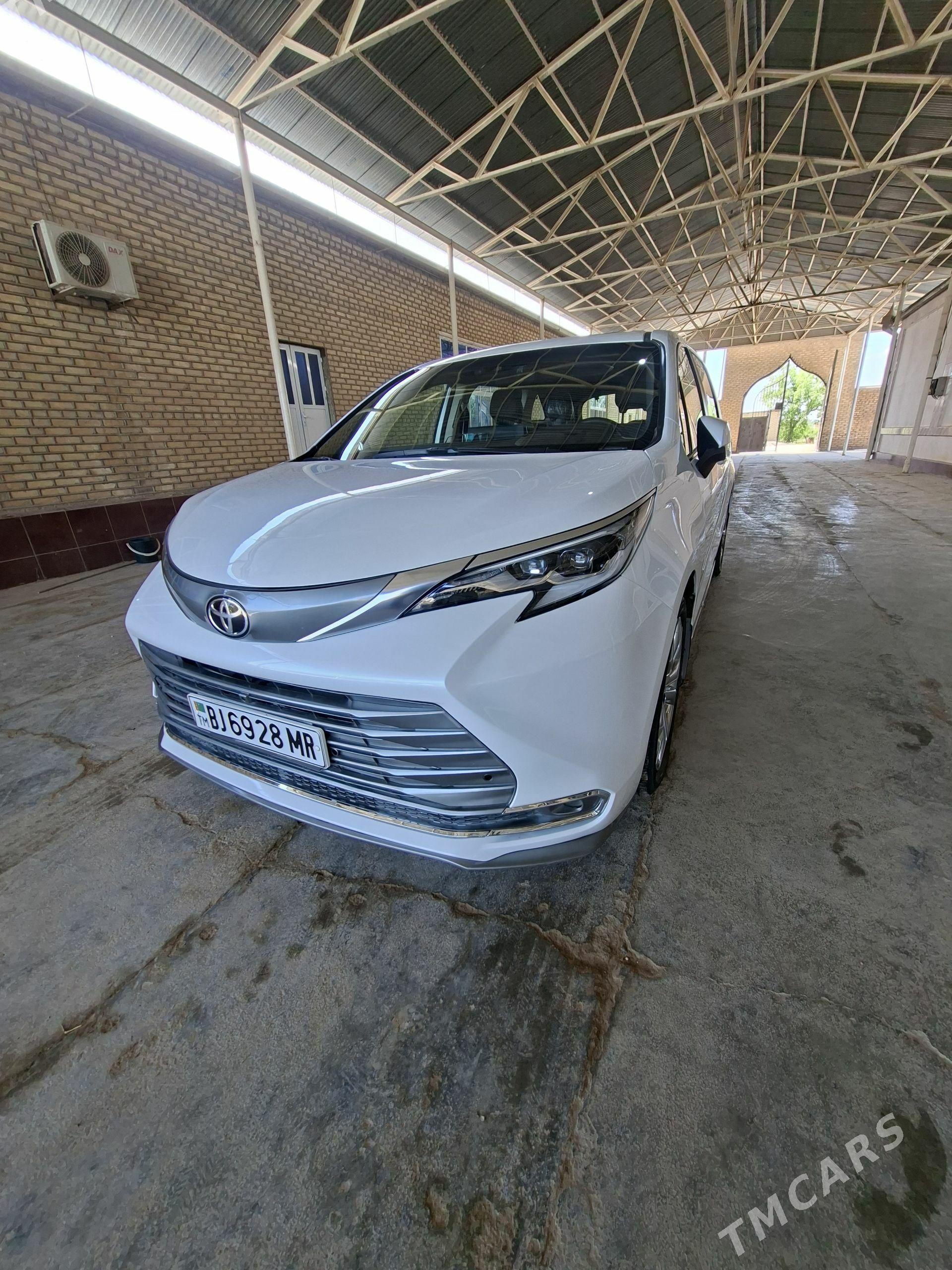 Toyota Sienna 2024 - 580 000 TMT - Мары - img 1