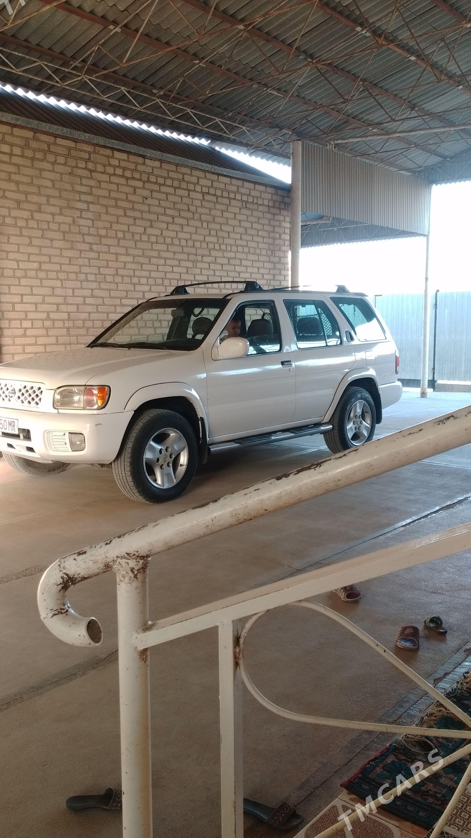 Nissan Pathfinder 2001 - 105 000 TMT - Мургап - img 1