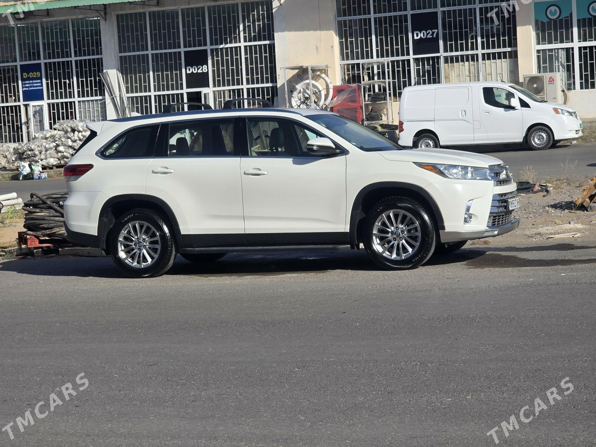 Toyota Highlander 2019 - 535 000 TMT - Ak bugdaý etraby - img 1