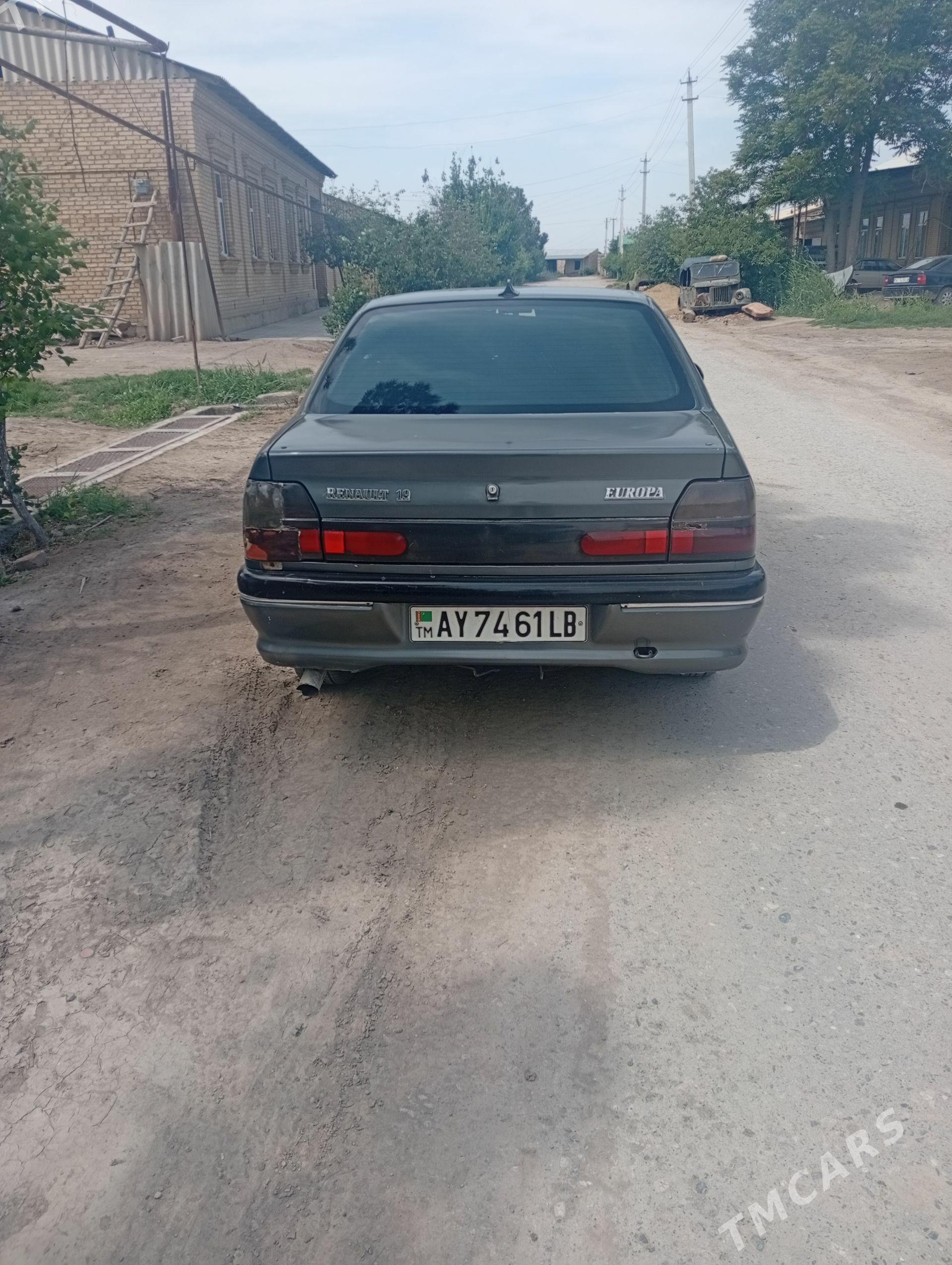 Renault Europa 19 1995 - 15 000 TMT - Sakar - img 1