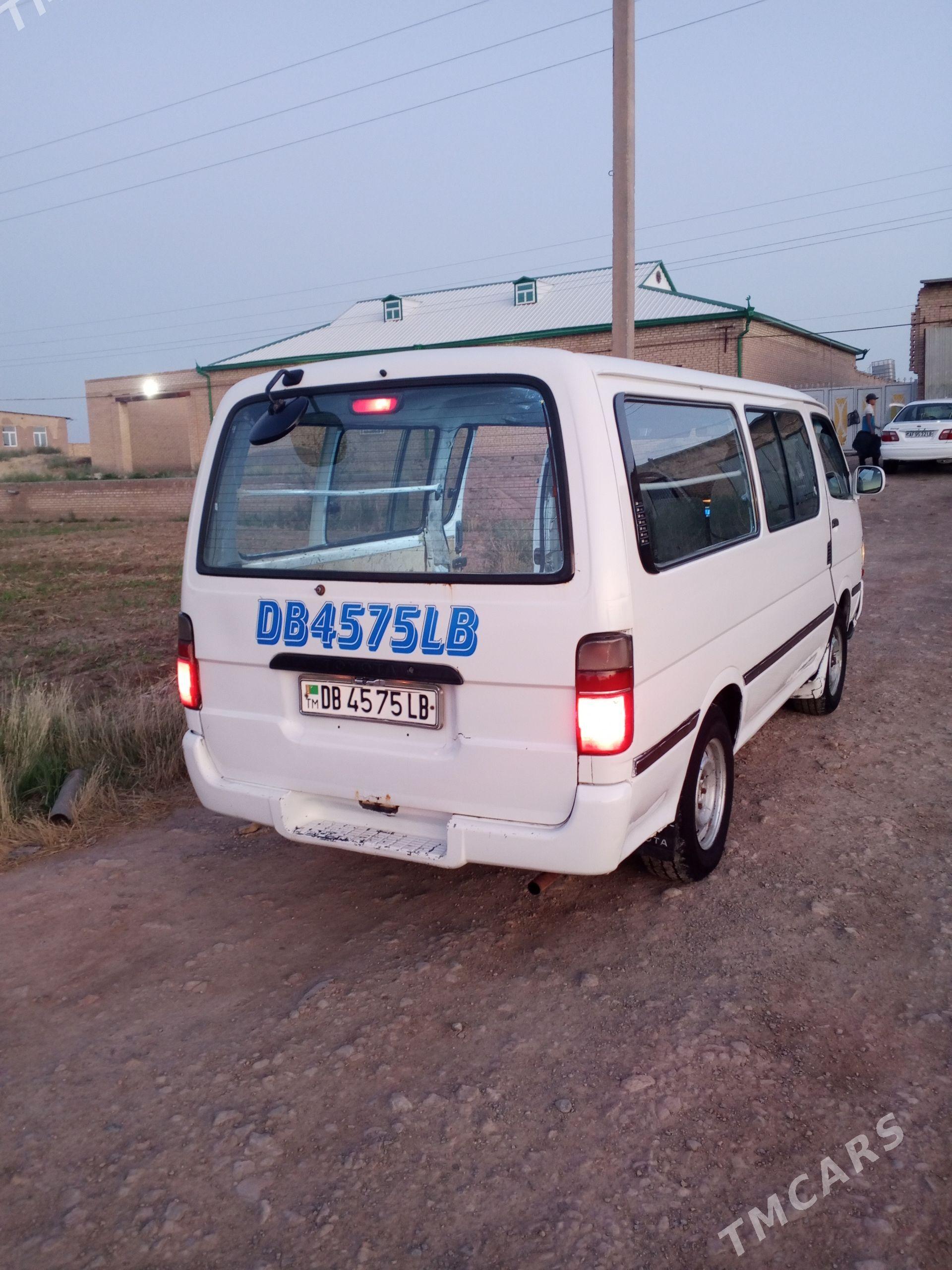 Toyota Hiace 1996 - 105 000 TMT - Halaç - img 1