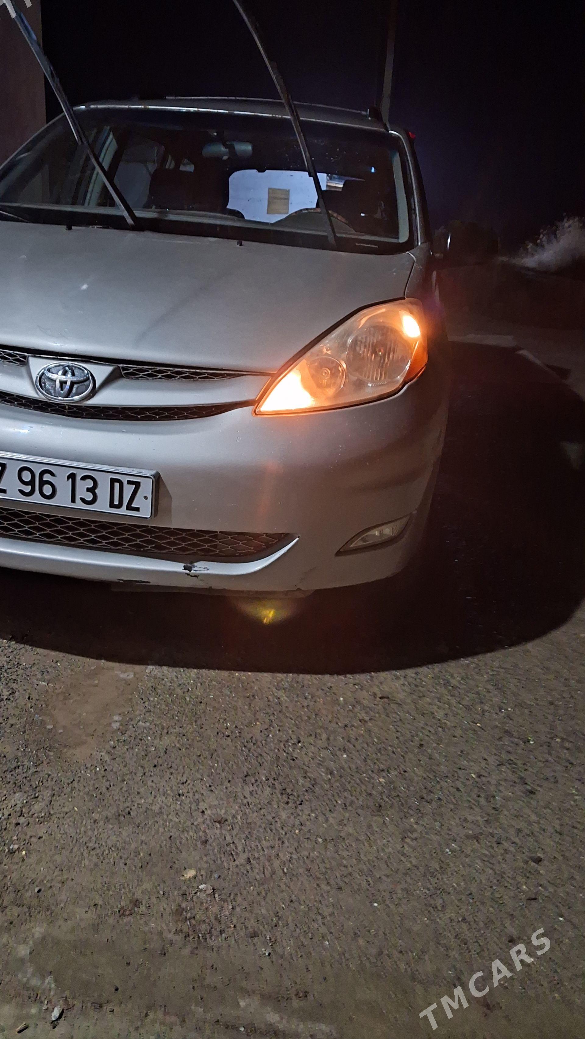 Toyota Sienna 2007 - 230 000 TMT - Şabat etr. - img 1