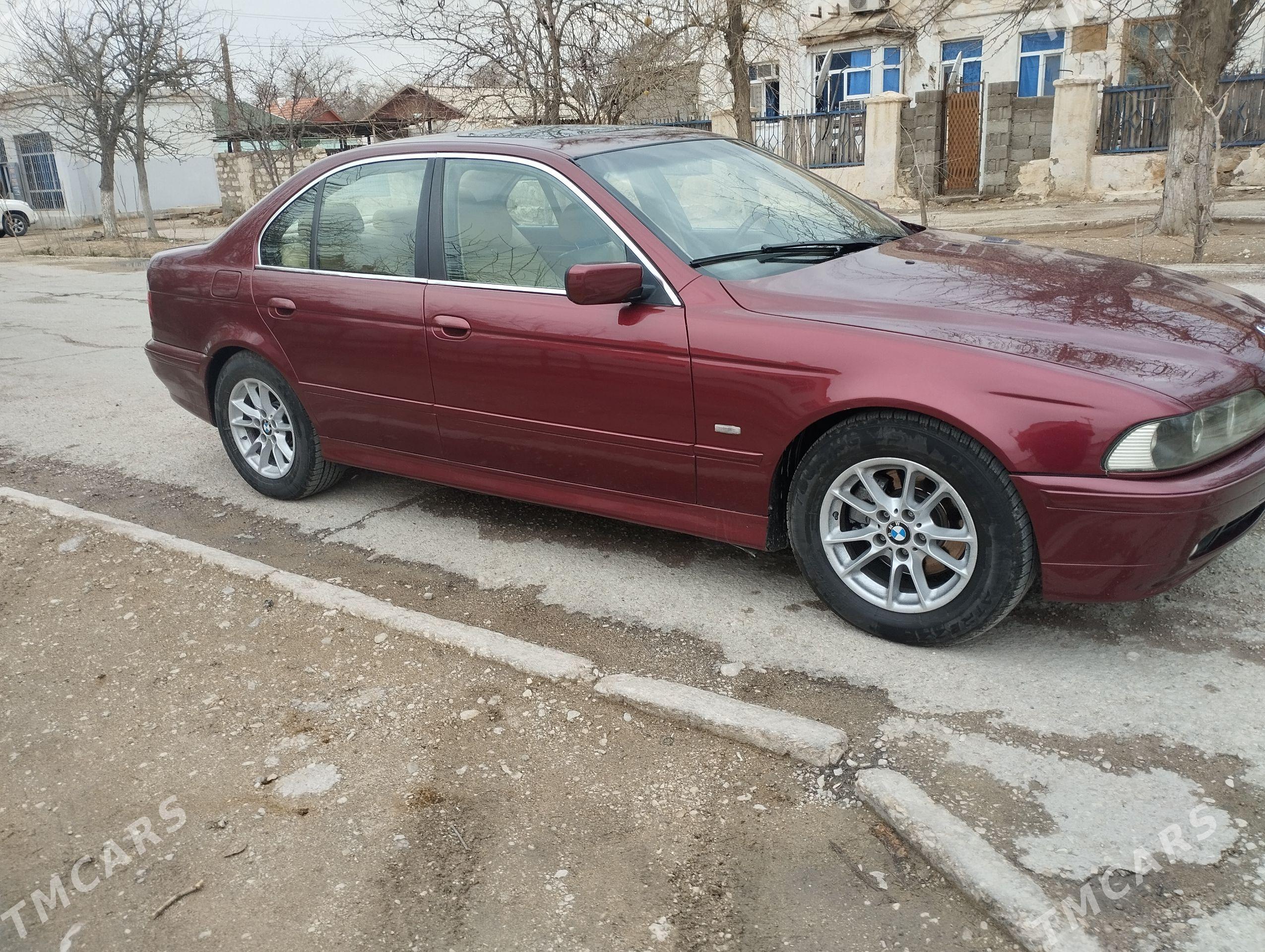 BMW 528 2001 - 130 000 TMT - Балканабат - img 1