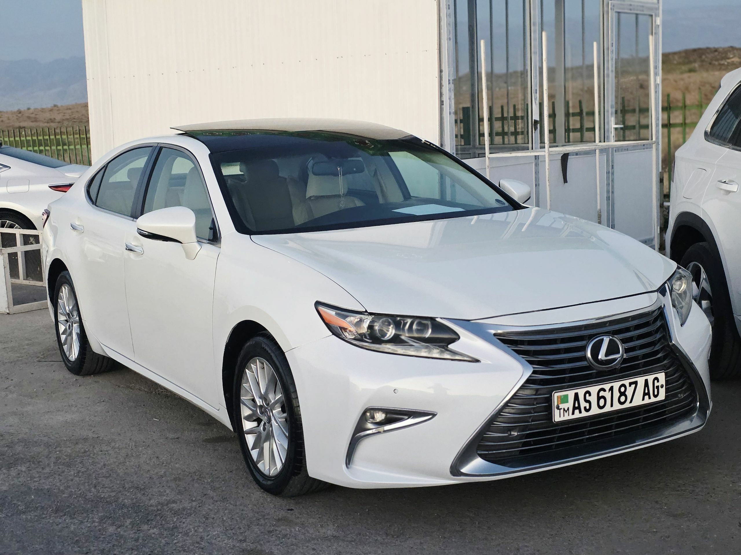 Lexus ES 350 2016 - 390 000 TMT - Анев - img 1