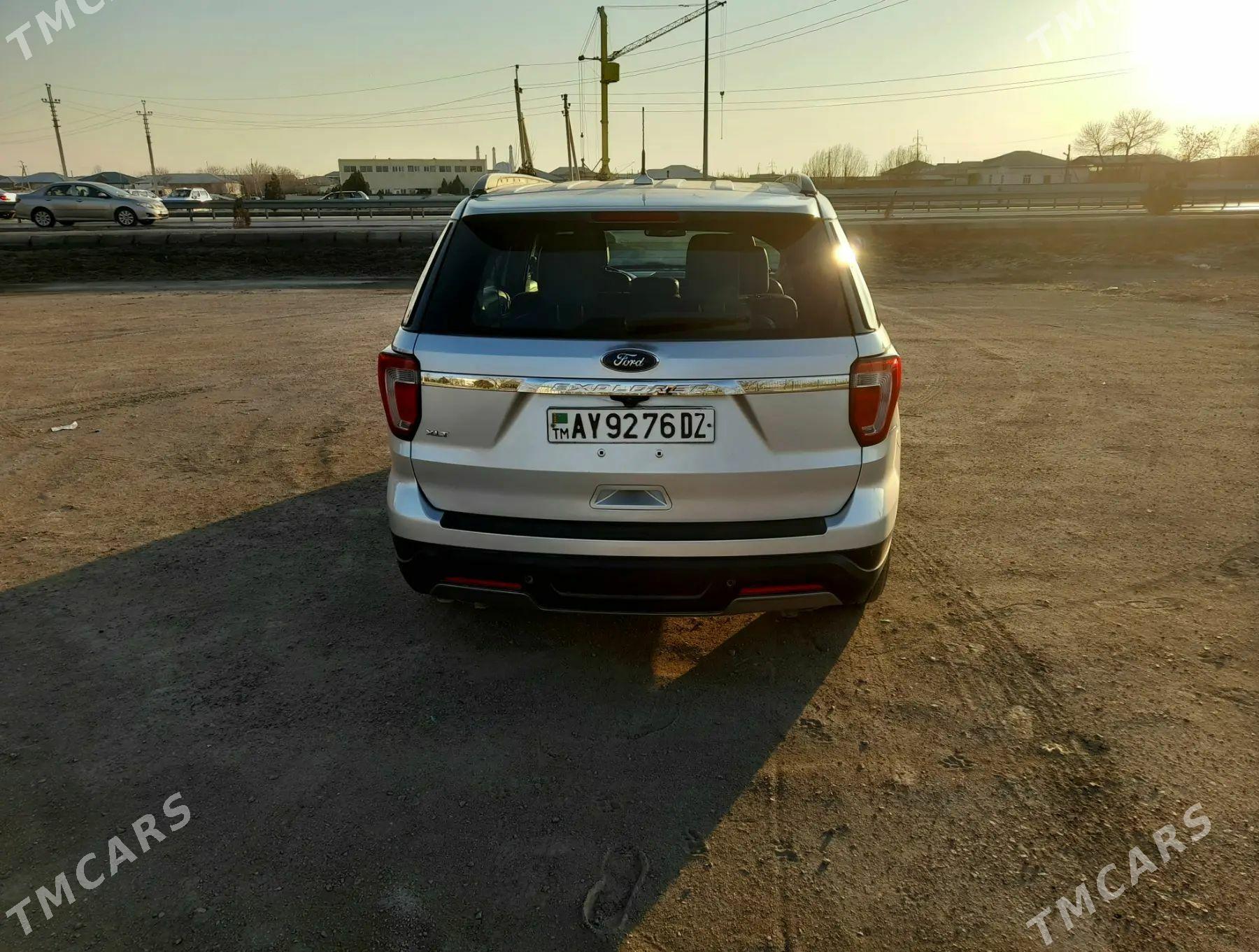 Ford Explorer 2018 - 350 000 TMT - Дашогуз - img 1