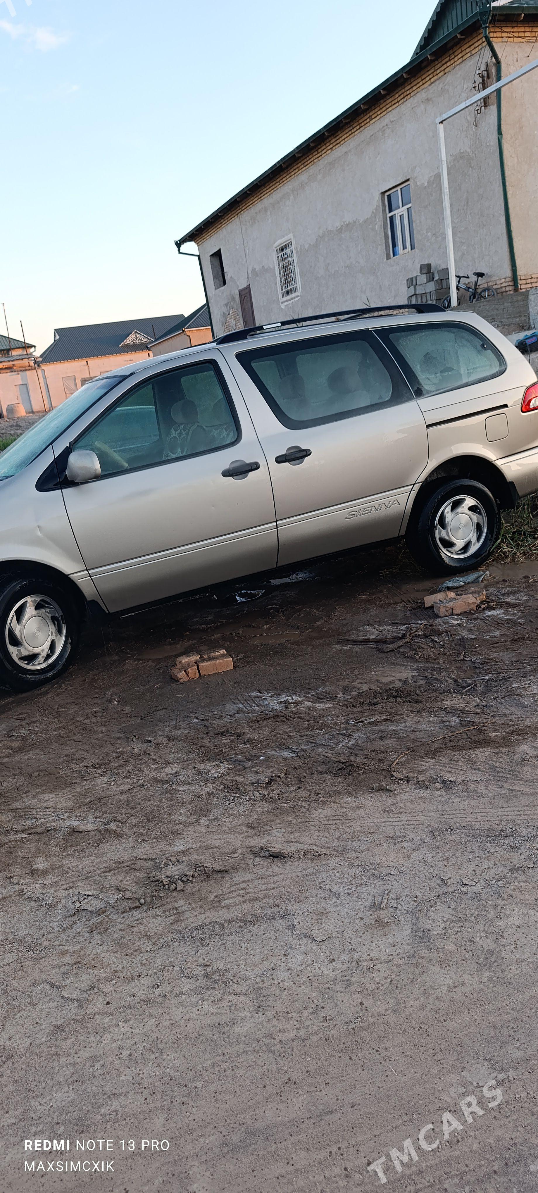 Toyota Sienna 2002 - 200 000 TMT - Gurbansoltan Eje - img 1