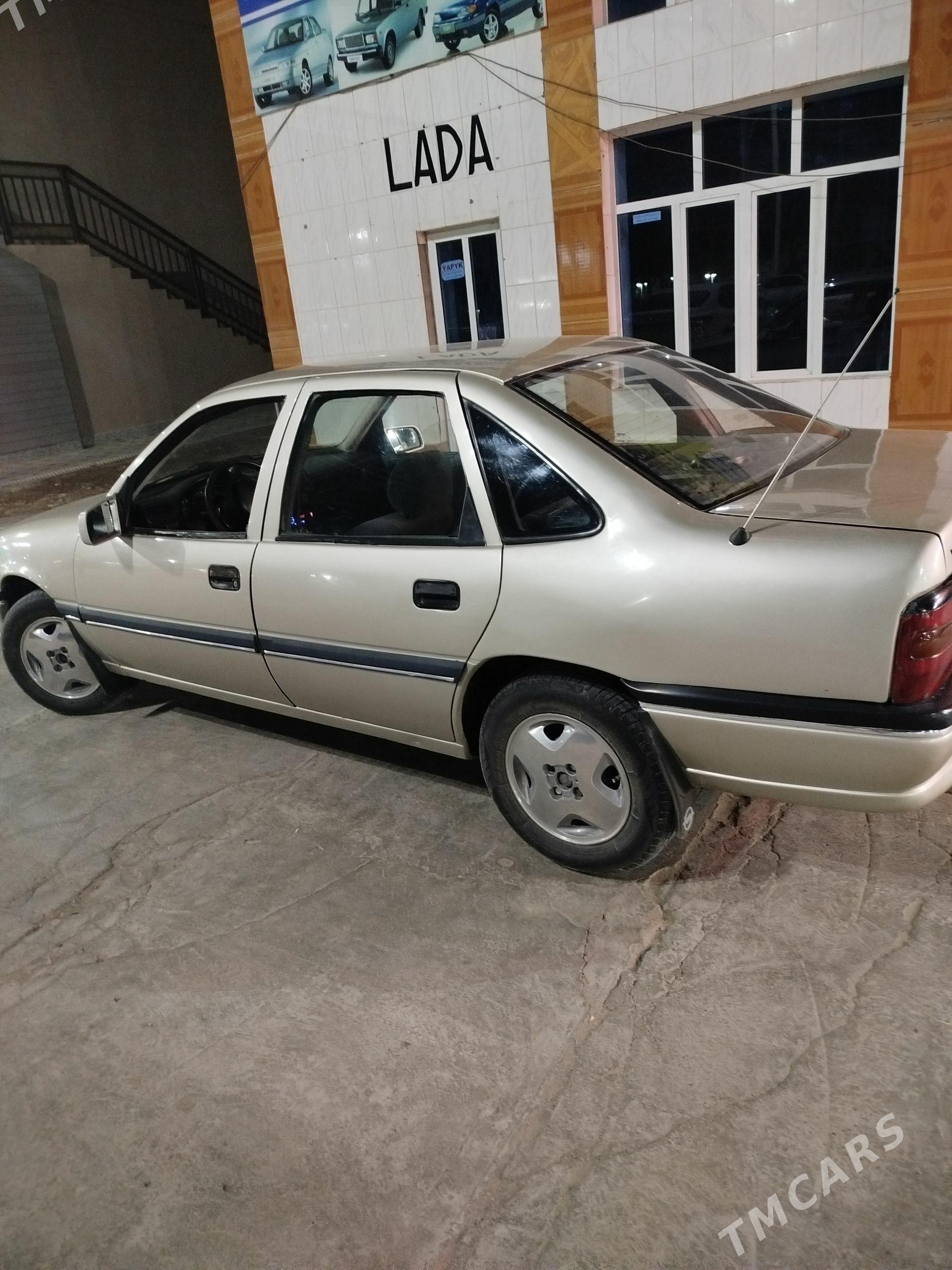 Opel Vectra 1990 - 42 000 TMT - Мары - img 1
