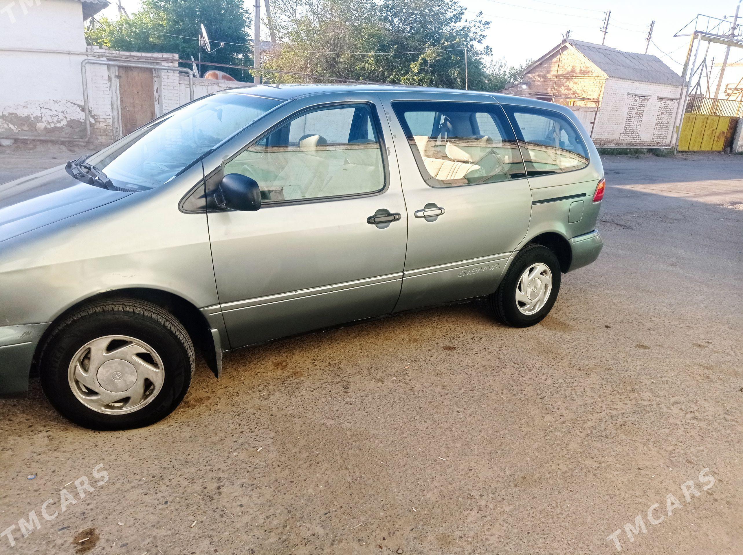Toyota Sienna 2000 - 160 000 TMT - Сакарчага - img 1