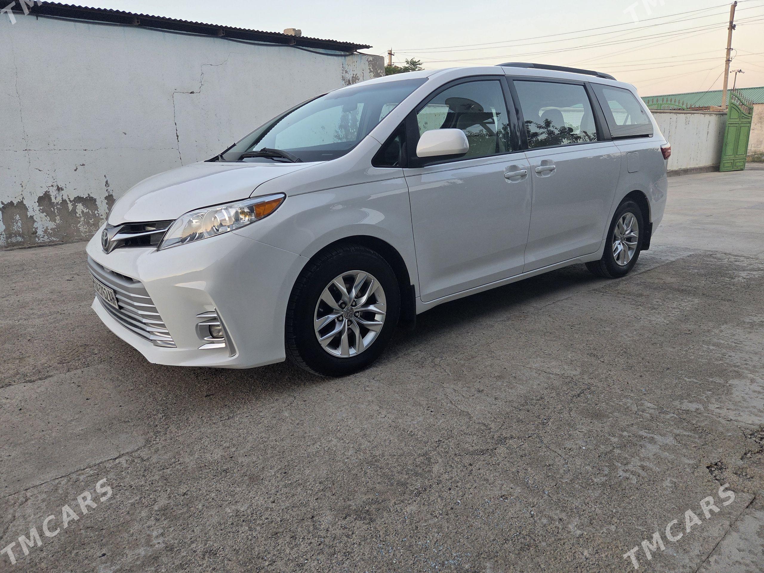 Toyota Sienna 2017 - 364 000 TMT - Кака - img 1