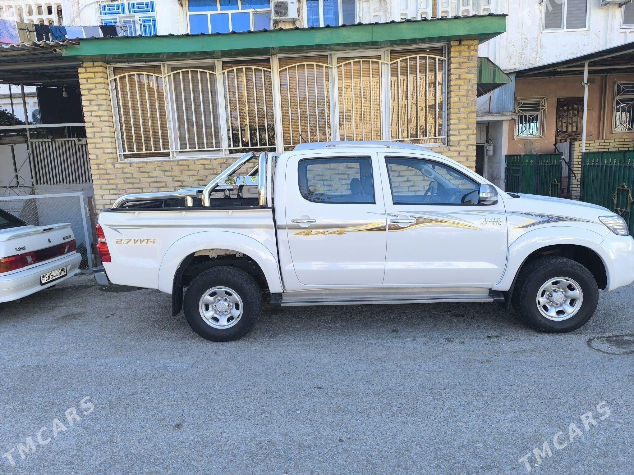 Toyota Hilux 2015 - 400 000 TMT - Мары - img 1