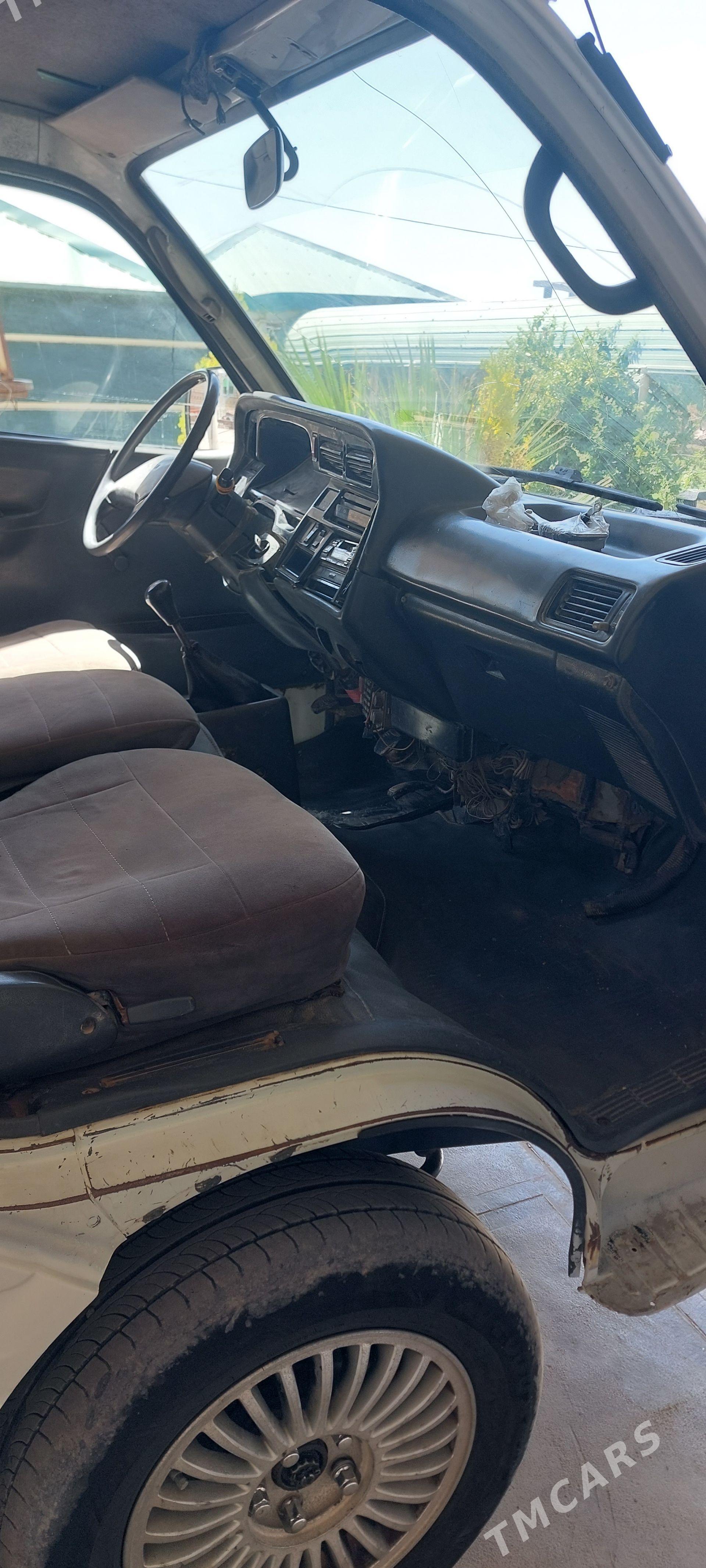 Toyota Hiace 1991 - 60 000 TMT - Мары - img 1