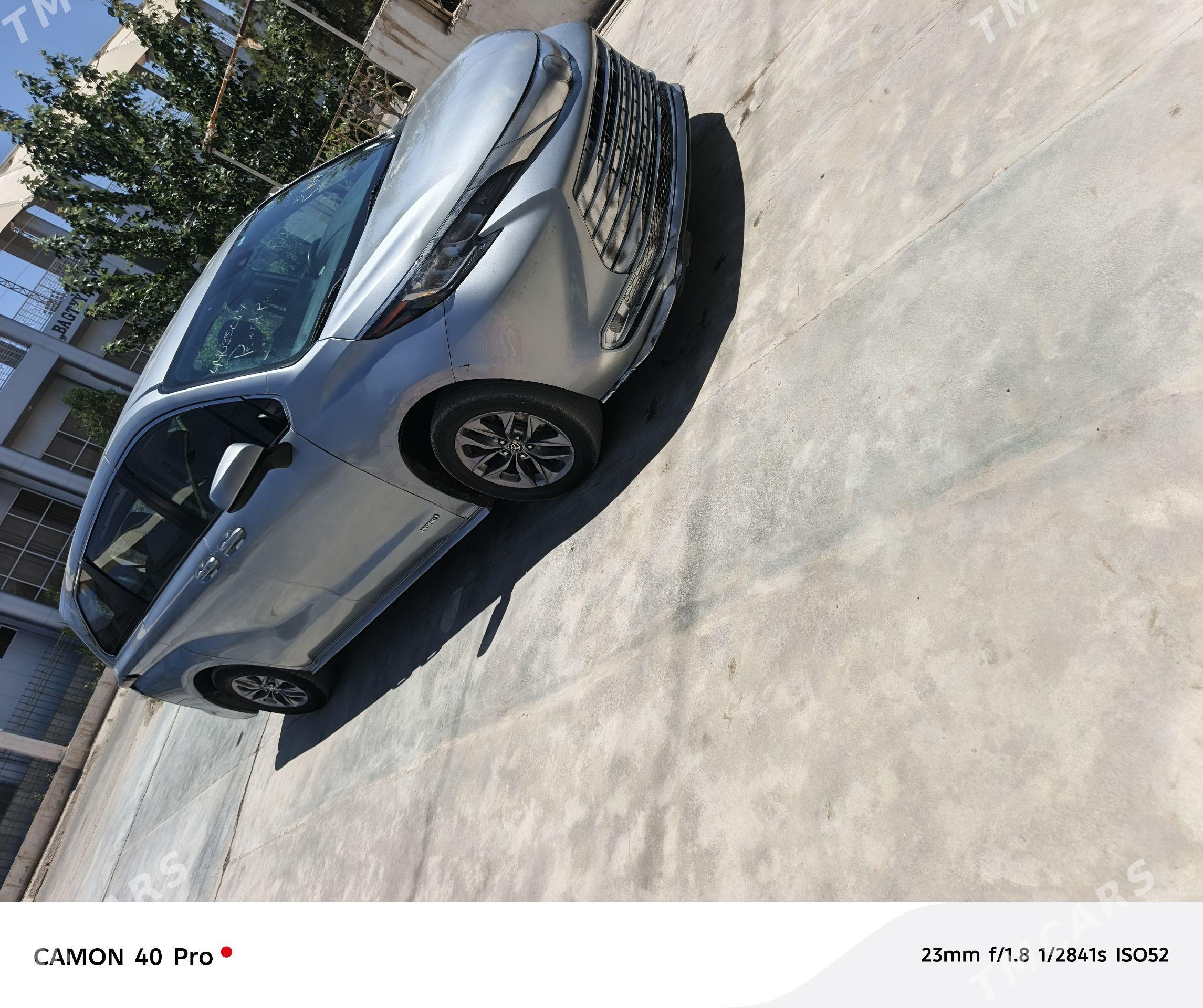 Toyota Sienna 2022 - 420 000 TMT - Мары - img 1