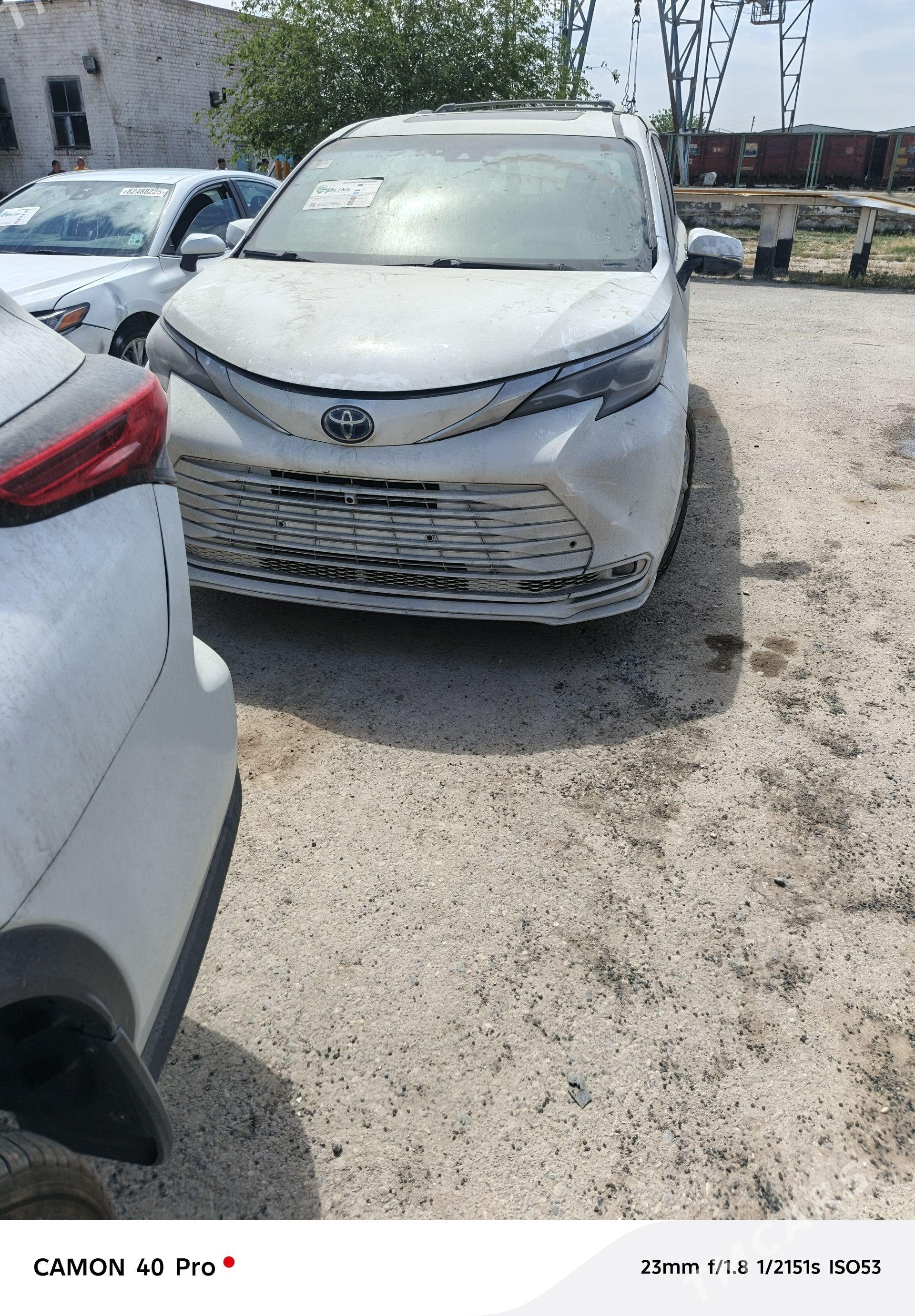 Toyota Sienna 2021 - 500 000 TMT - Мары - img 1
