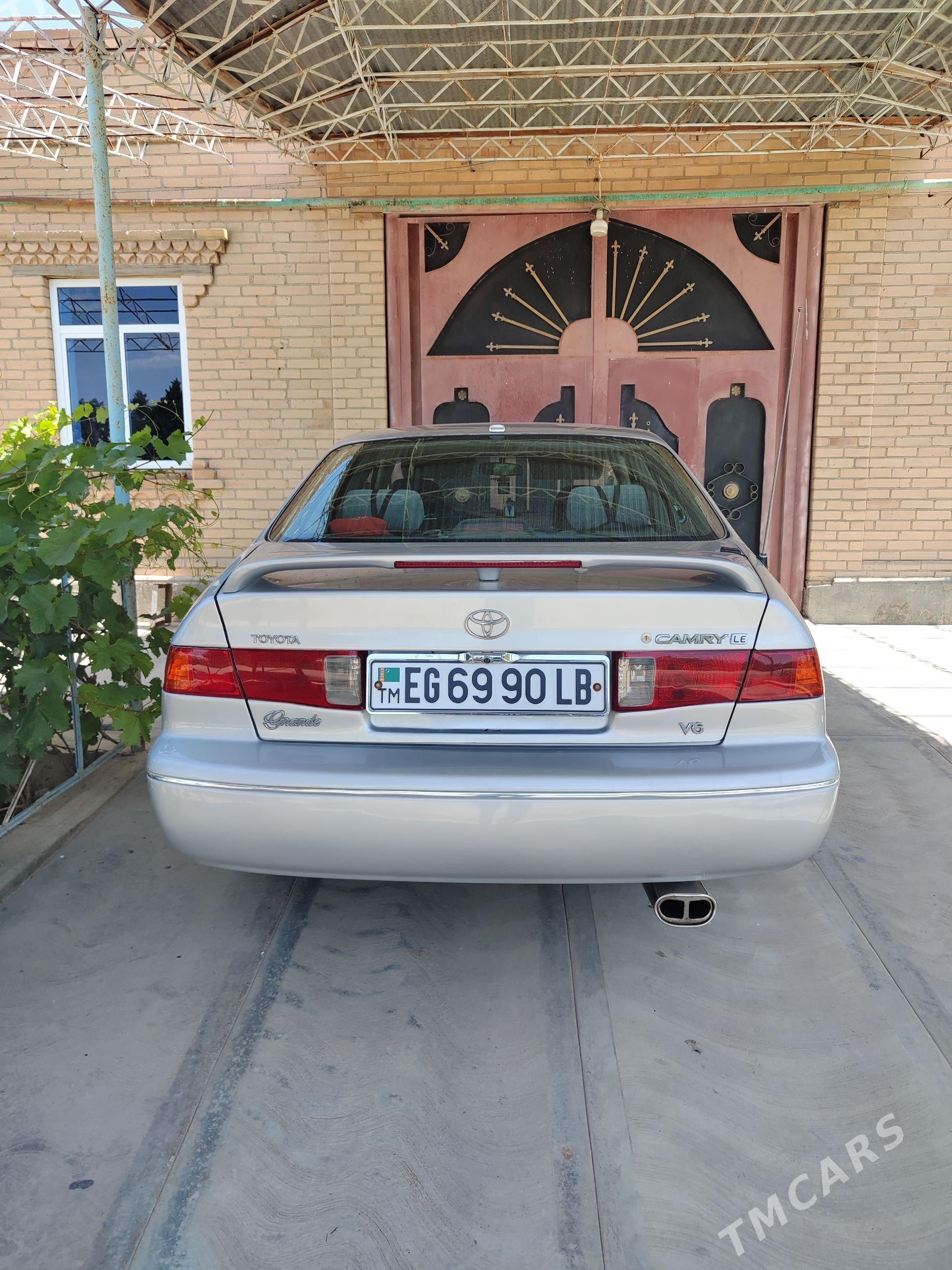 Toyota Camry 2001 - 150 000 TMT - Фарап - img 1