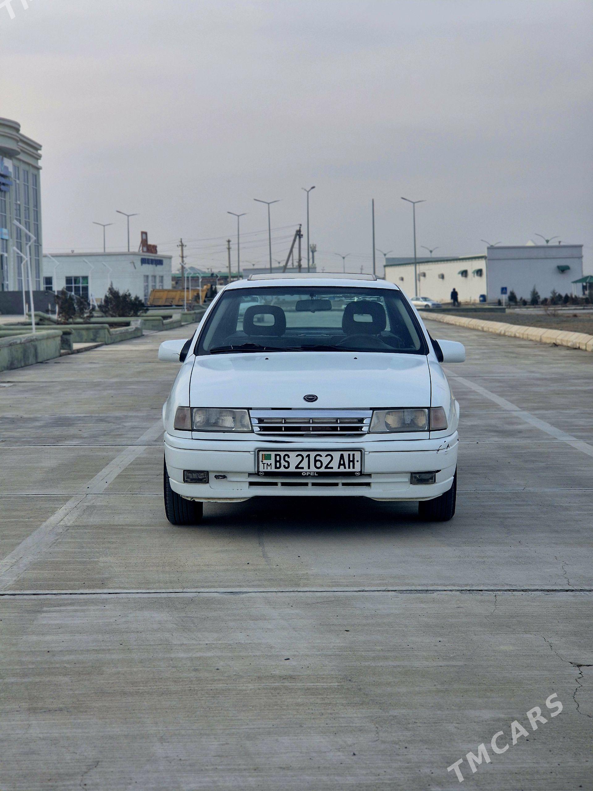 Opel Vectra 1991 - 53 000 TMT - Бахарден - img 1