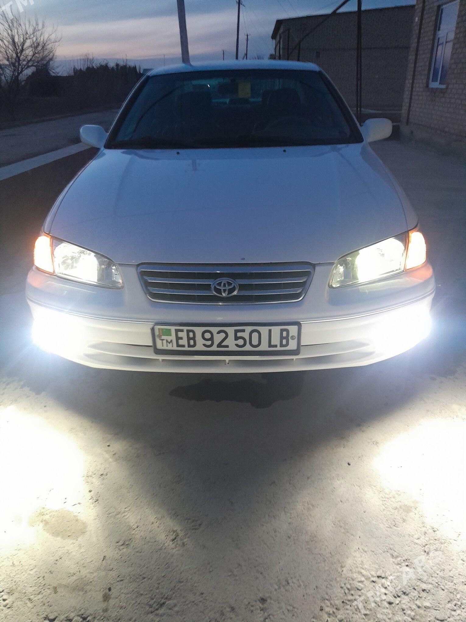 Toyota Camry 2000 - 170 000 TMT - Сакар - img 1