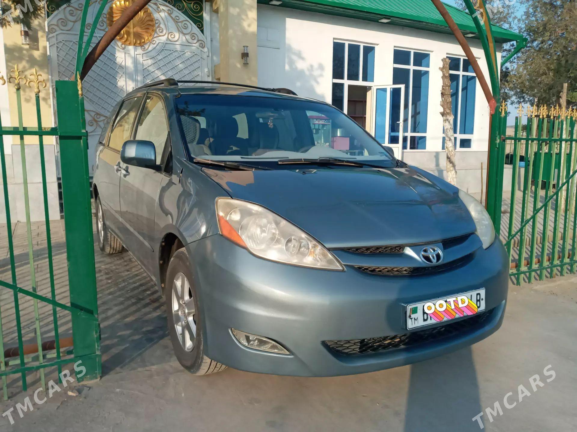 Toyota Sienna 2008 - 220 000 TMT - Керки - img 1