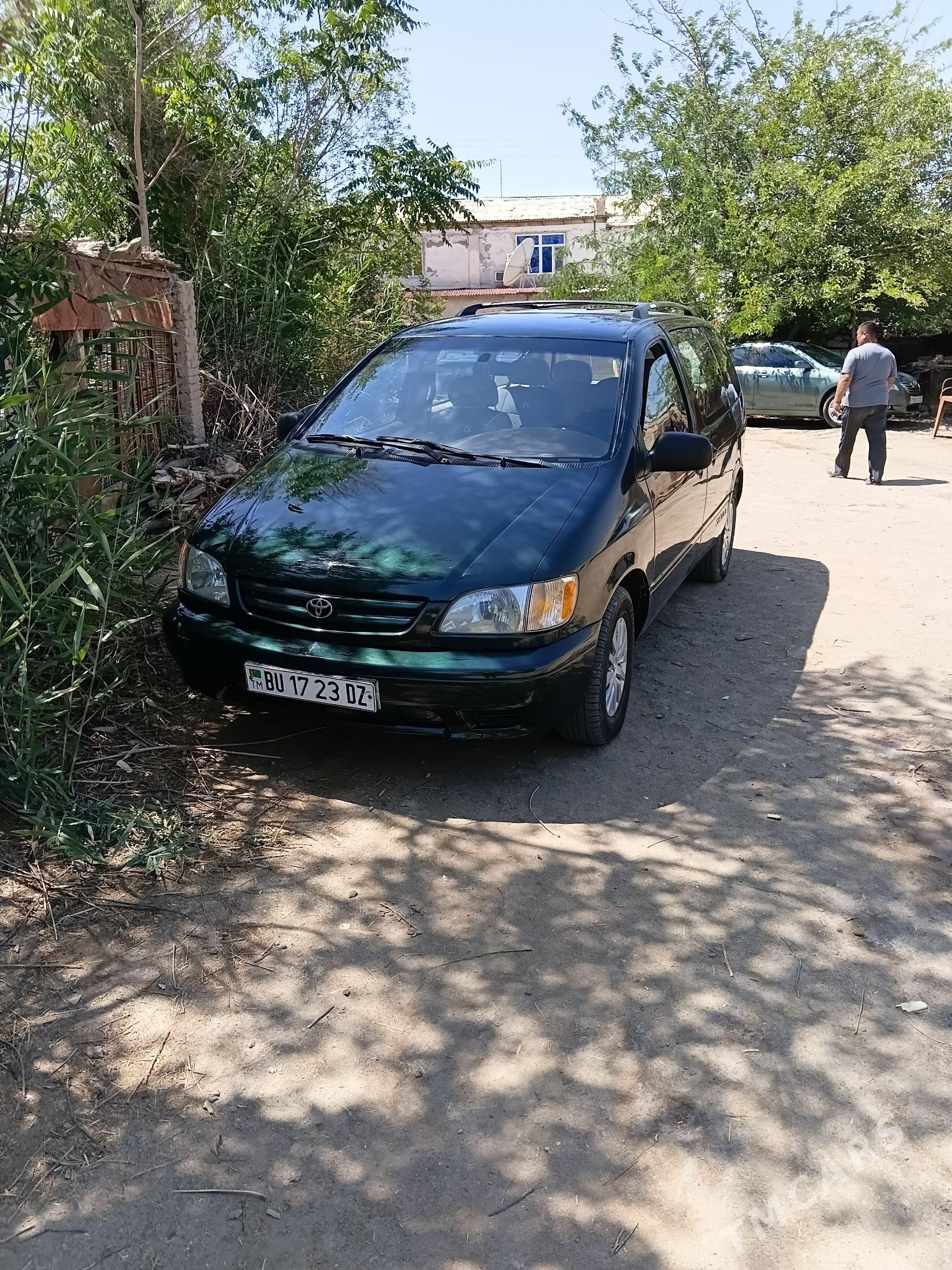 Toyota Sienna 2002 - 175 000 TMT - Дашогуз - img 1