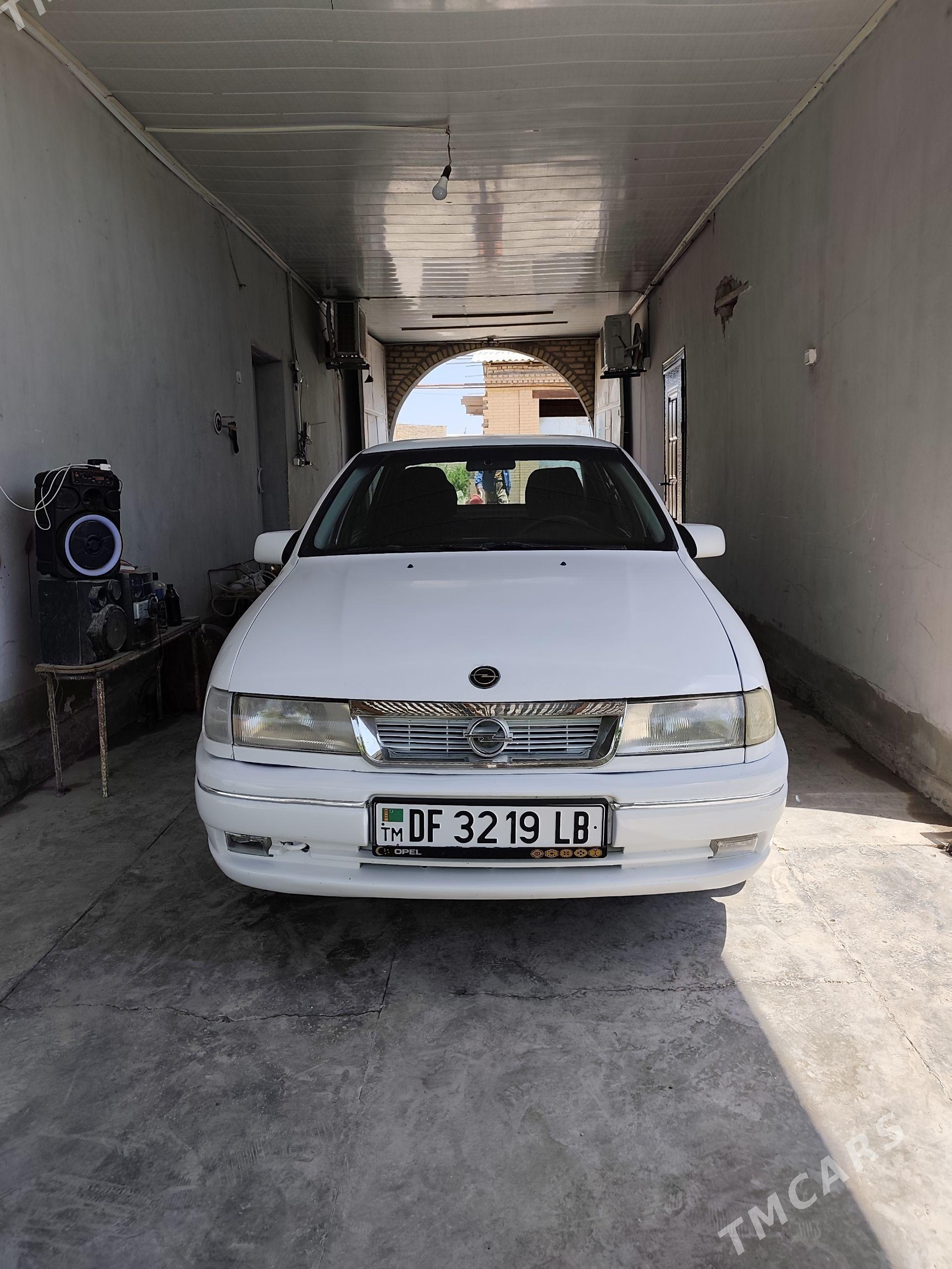 Opel Vectra 1992 - 63 000 TMT - Дянев - img 1