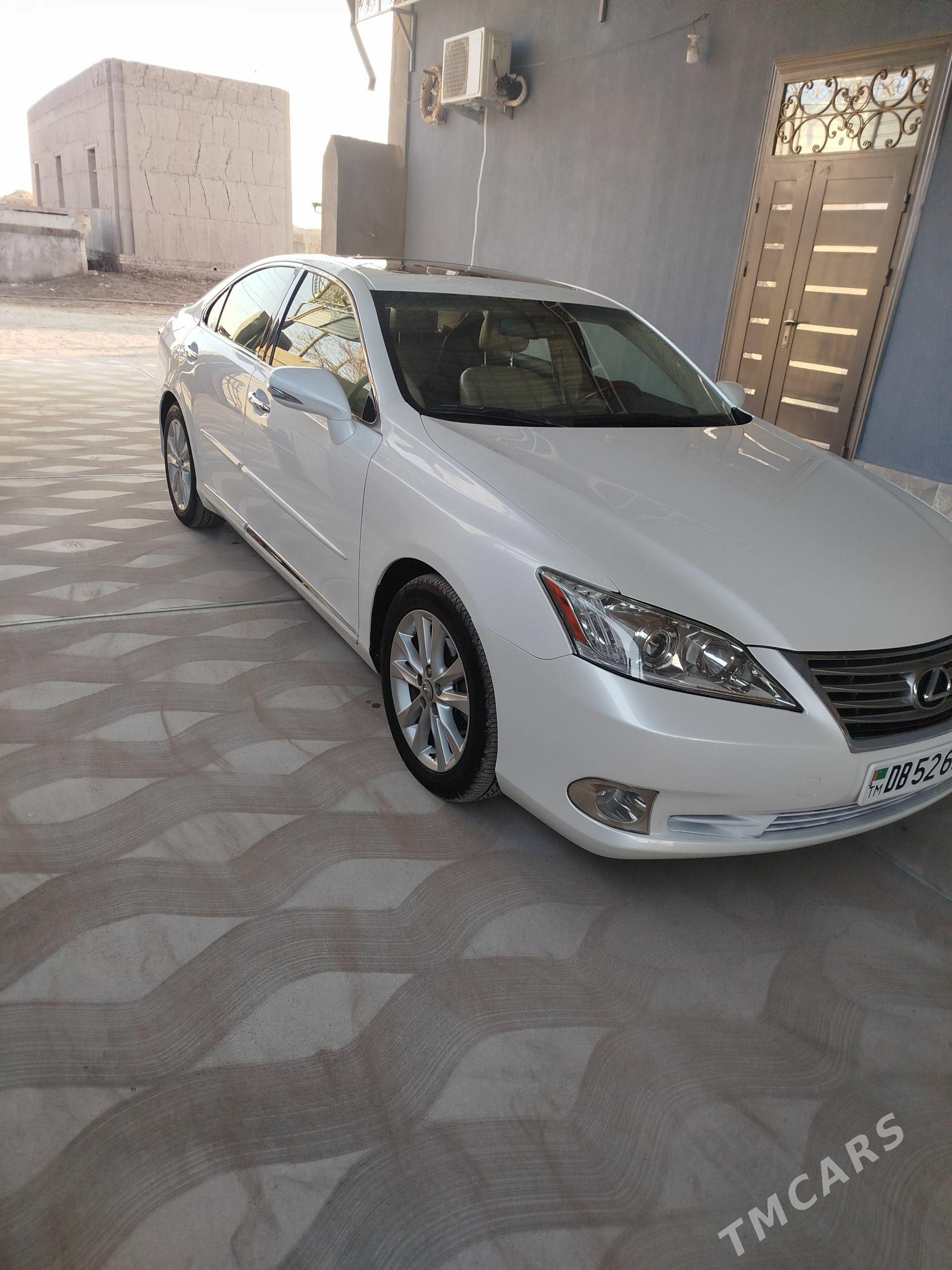 Lexus ES 350 2012 - 300 000 TMT - Гурбансолтан Едже - img 1