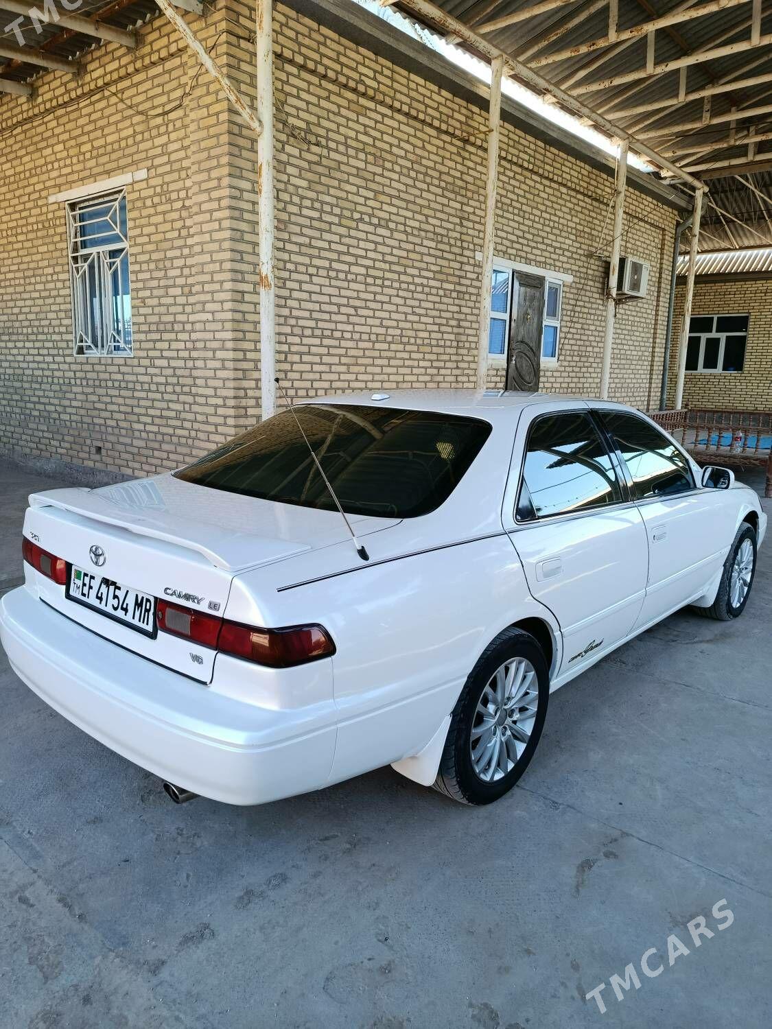 Toyota Camry 1998 - 150 000 TMT - Мары - img 1