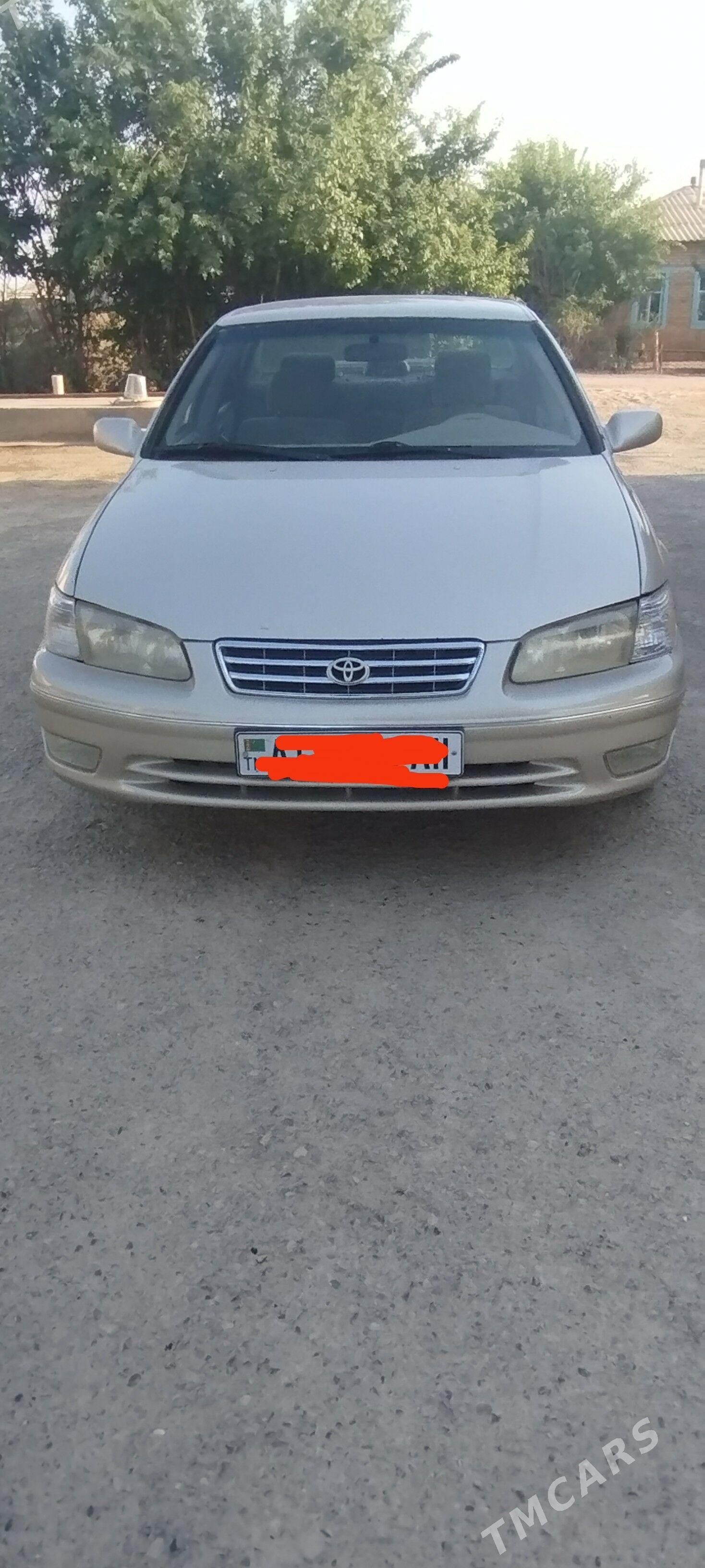 Toyota Camry 2001 - 160 000 TMT - Теджен - img 1