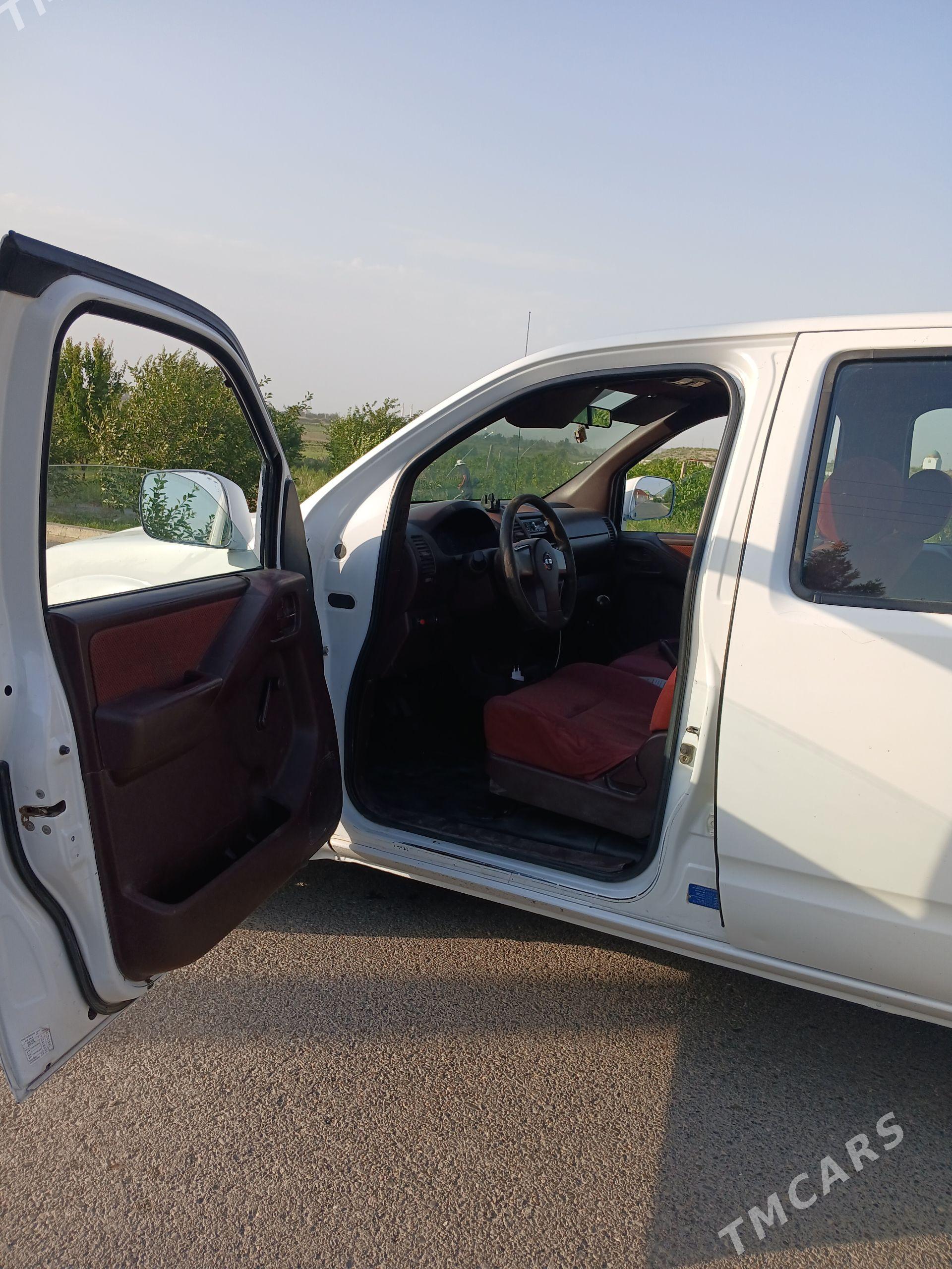Nissan Navara 2010 - 160 000 TMT - Aşgabat - img 1