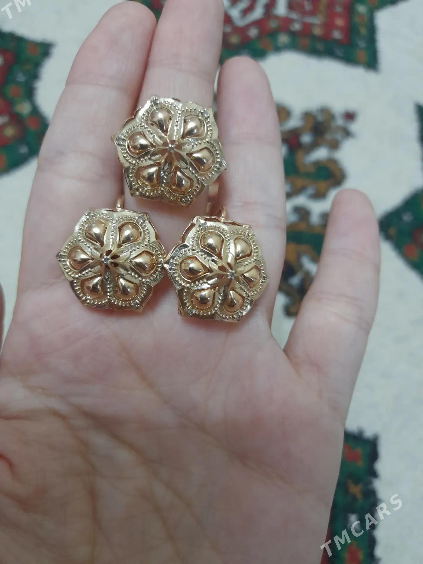 Gyzyl komplekt - Aşgabat - img 1