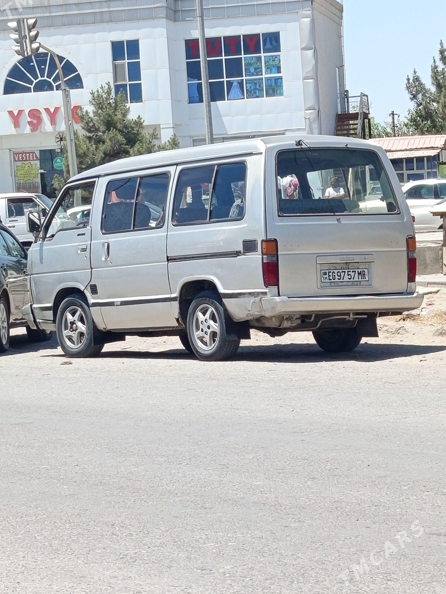 Toyota Hiace 1990 - 50 000 TMT - Мары - img 1